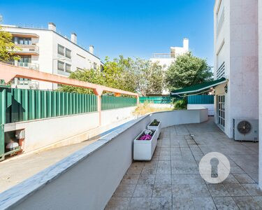 Four-bedroom apartment with terrace and parking in Belem - 5
