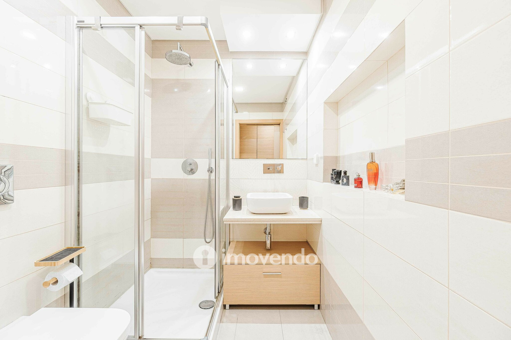 Apartamento T3 com garagem e cozinha equipada, em Alverca