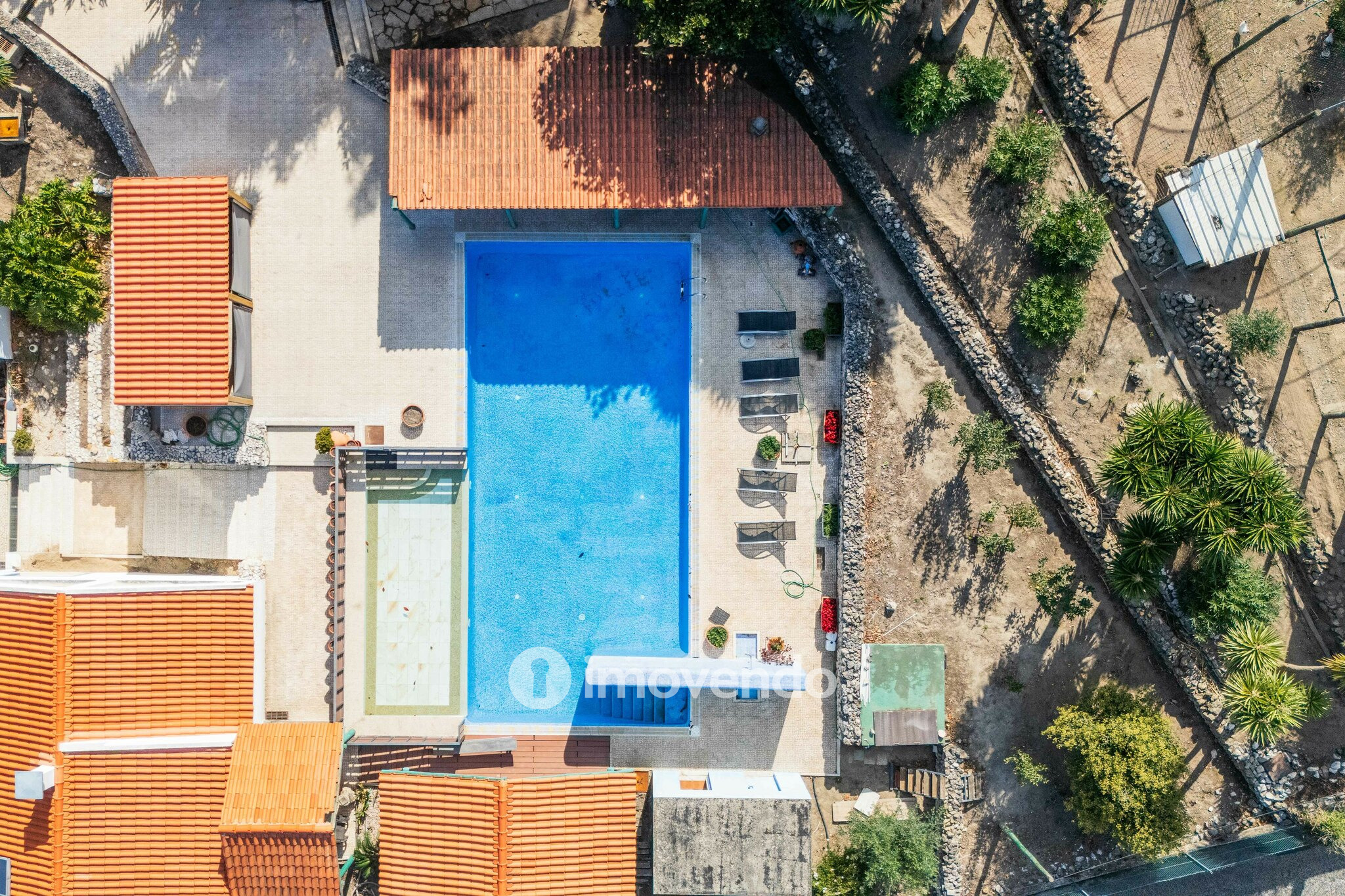 Quinta T3 isolada, com 14.500m² de terreno e piscina, em Loures