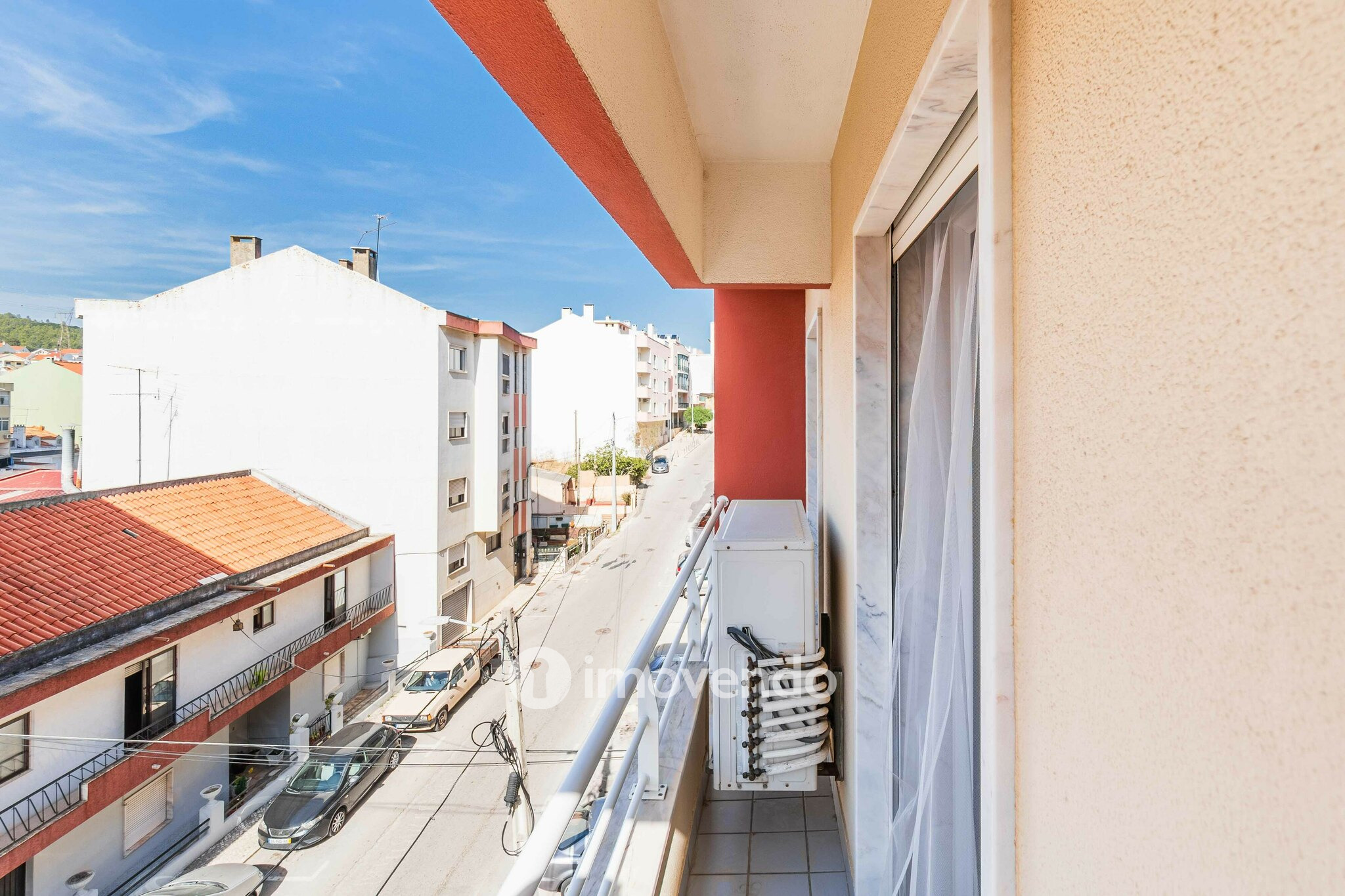 Apartamento T3 com garagem e cozinha equipada, em Alverca