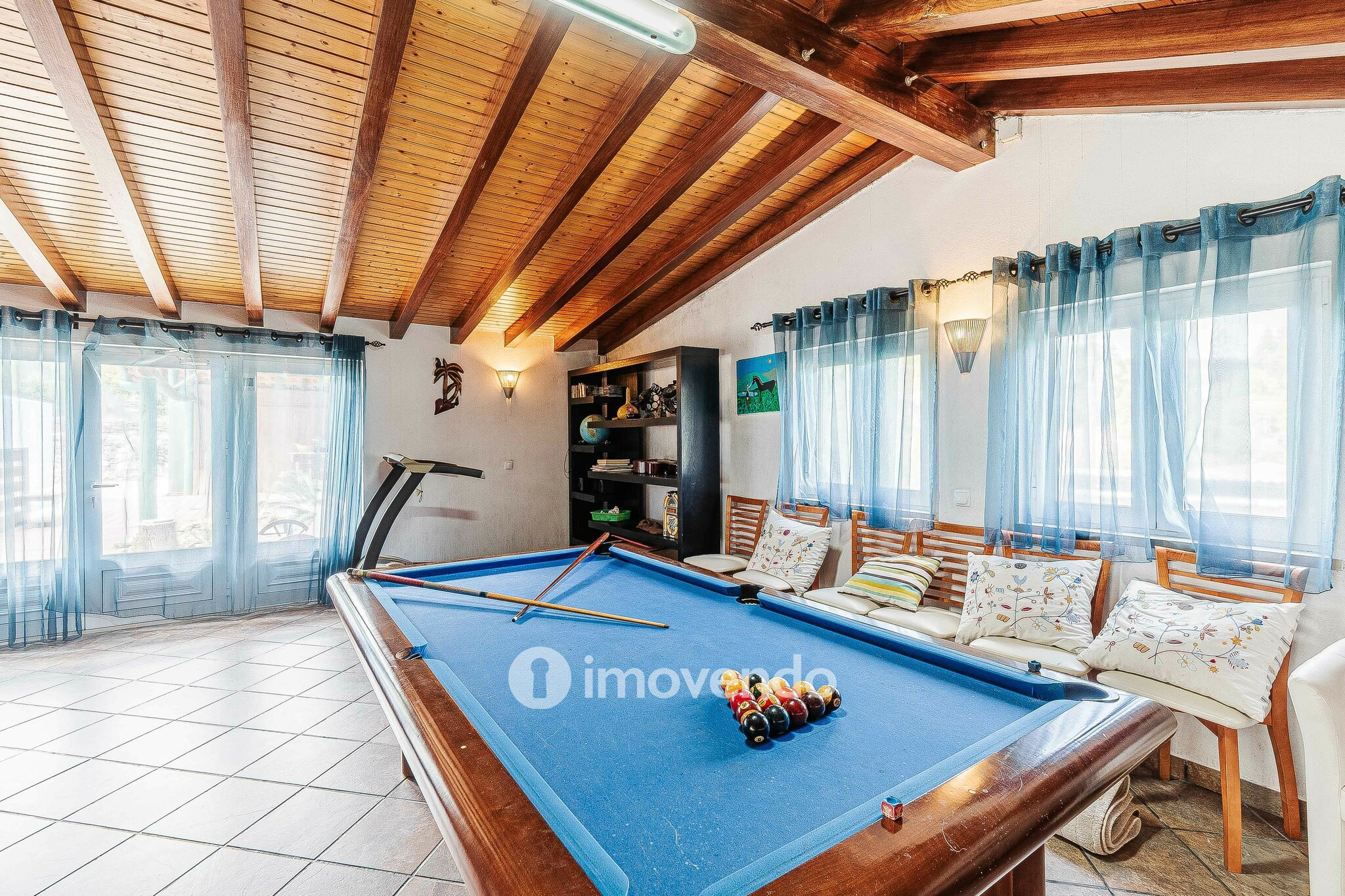 Quinta T3 isolada, com 14.500m² de terreno e piscina, em Loures