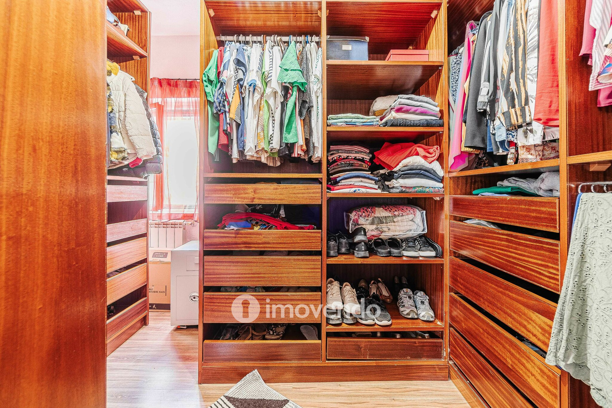 Quinta T3 isolada, com 14.500m² de terreno e piscina, em Loures