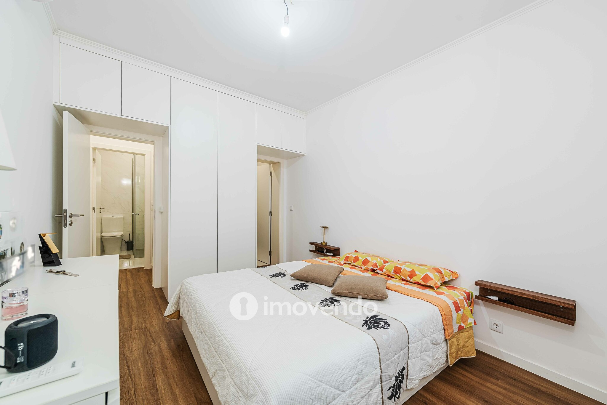 Apartamento T2 remodelado, com pátio e cozinha equipada, em Lisboa