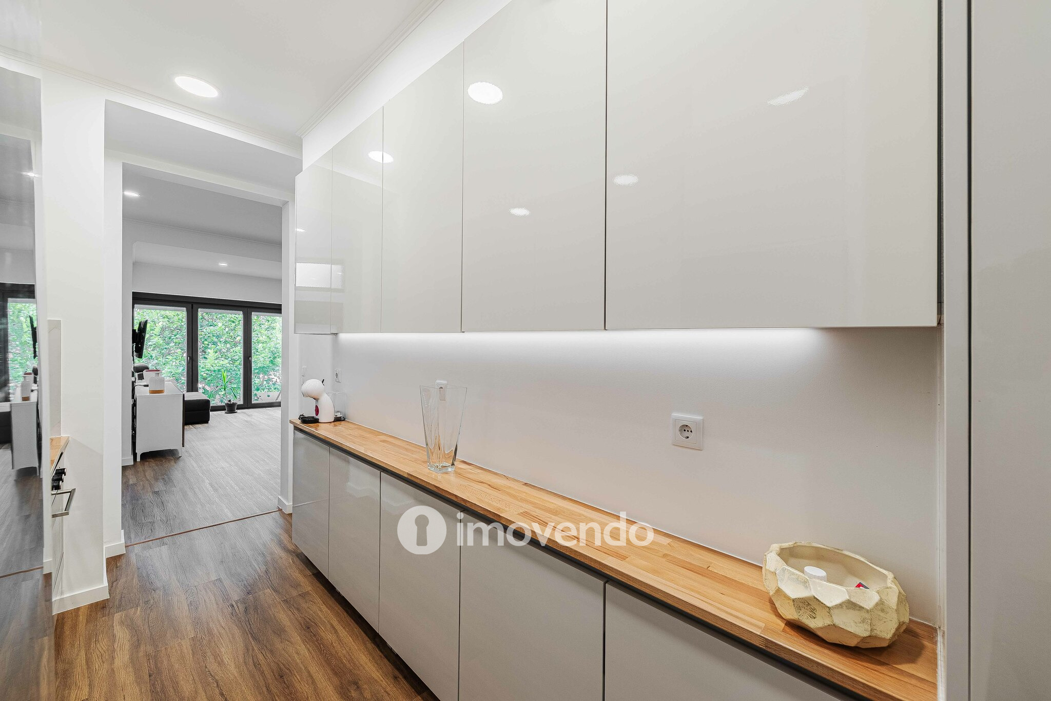 Apartamento T2 remodelado, com pátio e cozinha equipada, em Lisboa