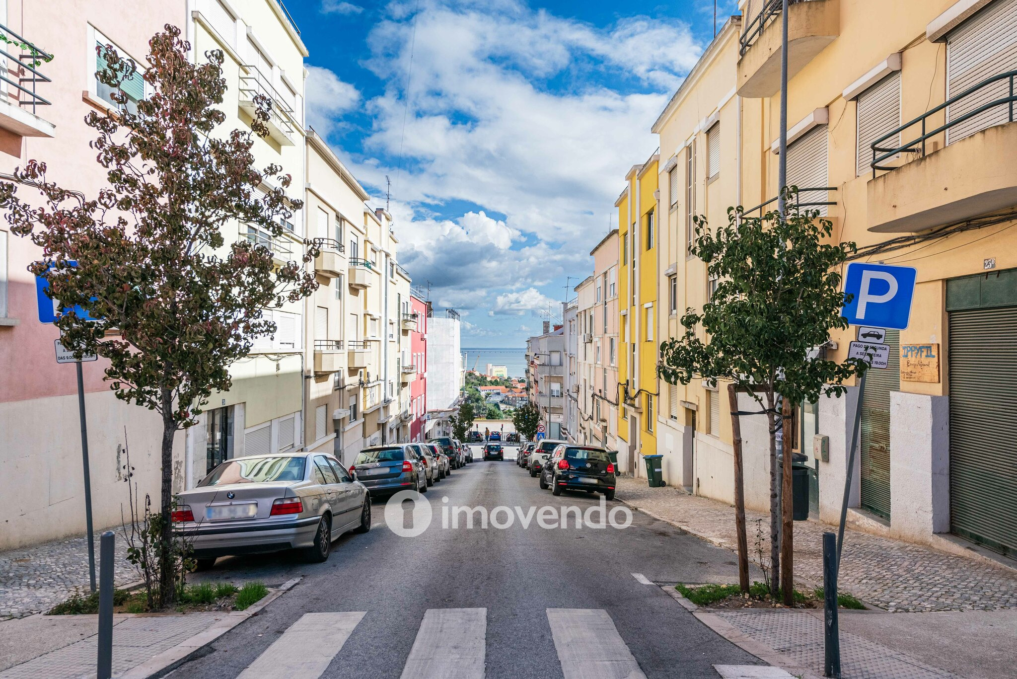 Apartamento T2 remodelado, com pátio e cozinha equipada, em Lisboa