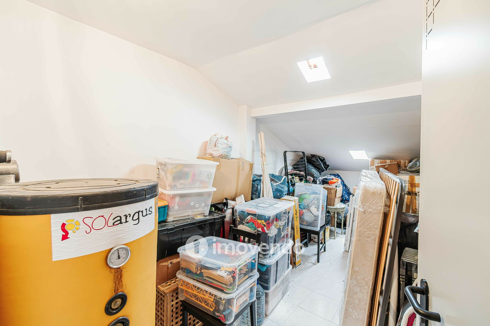 Apartamento T3 com garagem e cozinha equipada, em Alverca