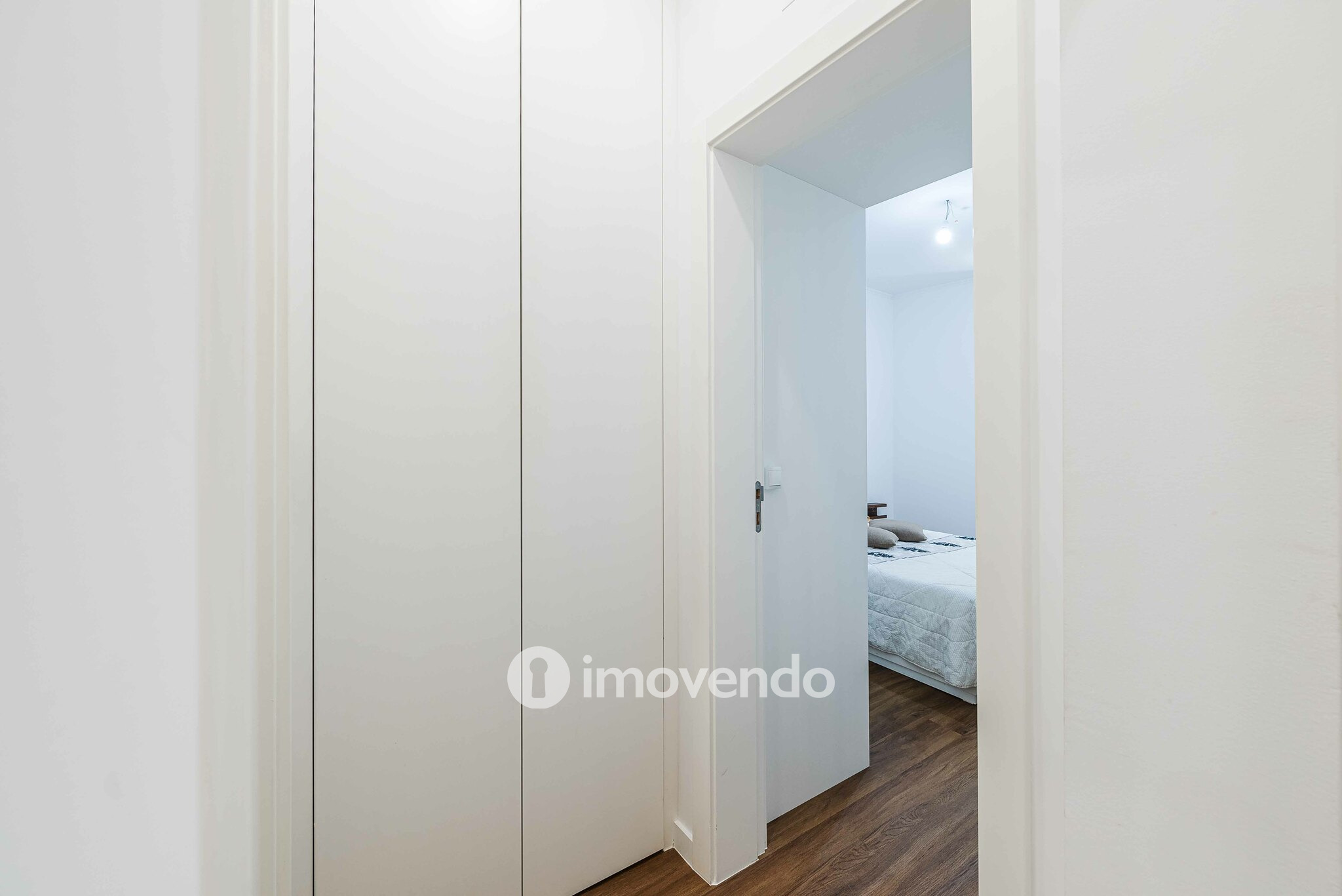 Apartamento T2 remodelado, com pátio e cozinha equipada, em Lisboa