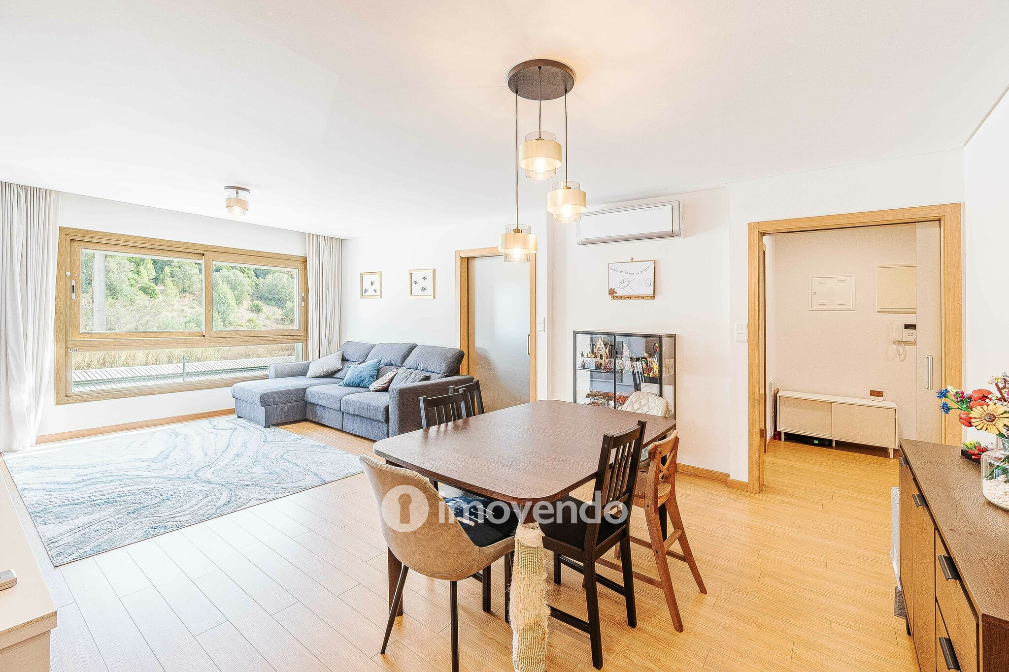 Apartamento T3 com garagem e cozinha equipada, em Alverca