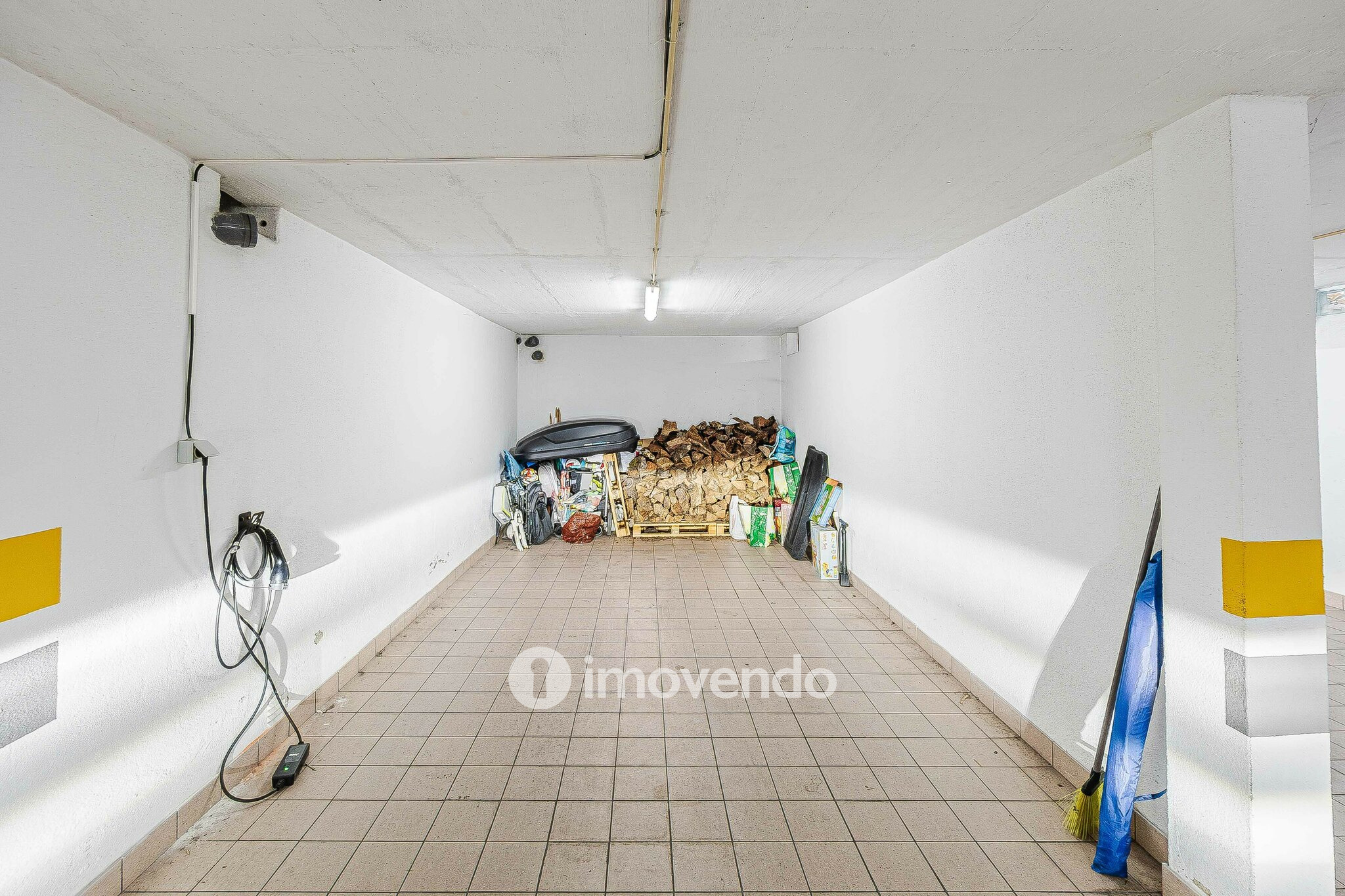 Apartamento T3 com garagem e cozinha equipada, em Alverca