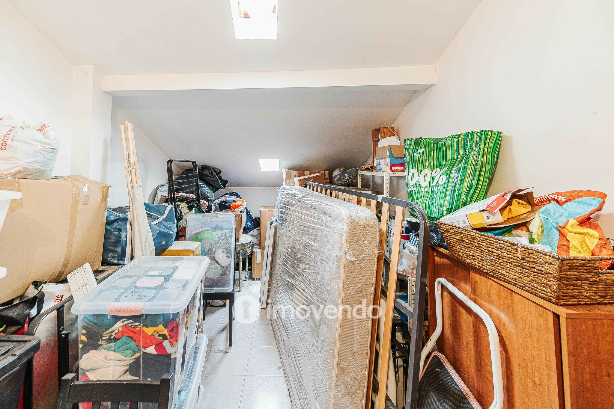 Apartamento T3 com garagem e cozinha equipada, em Alverca