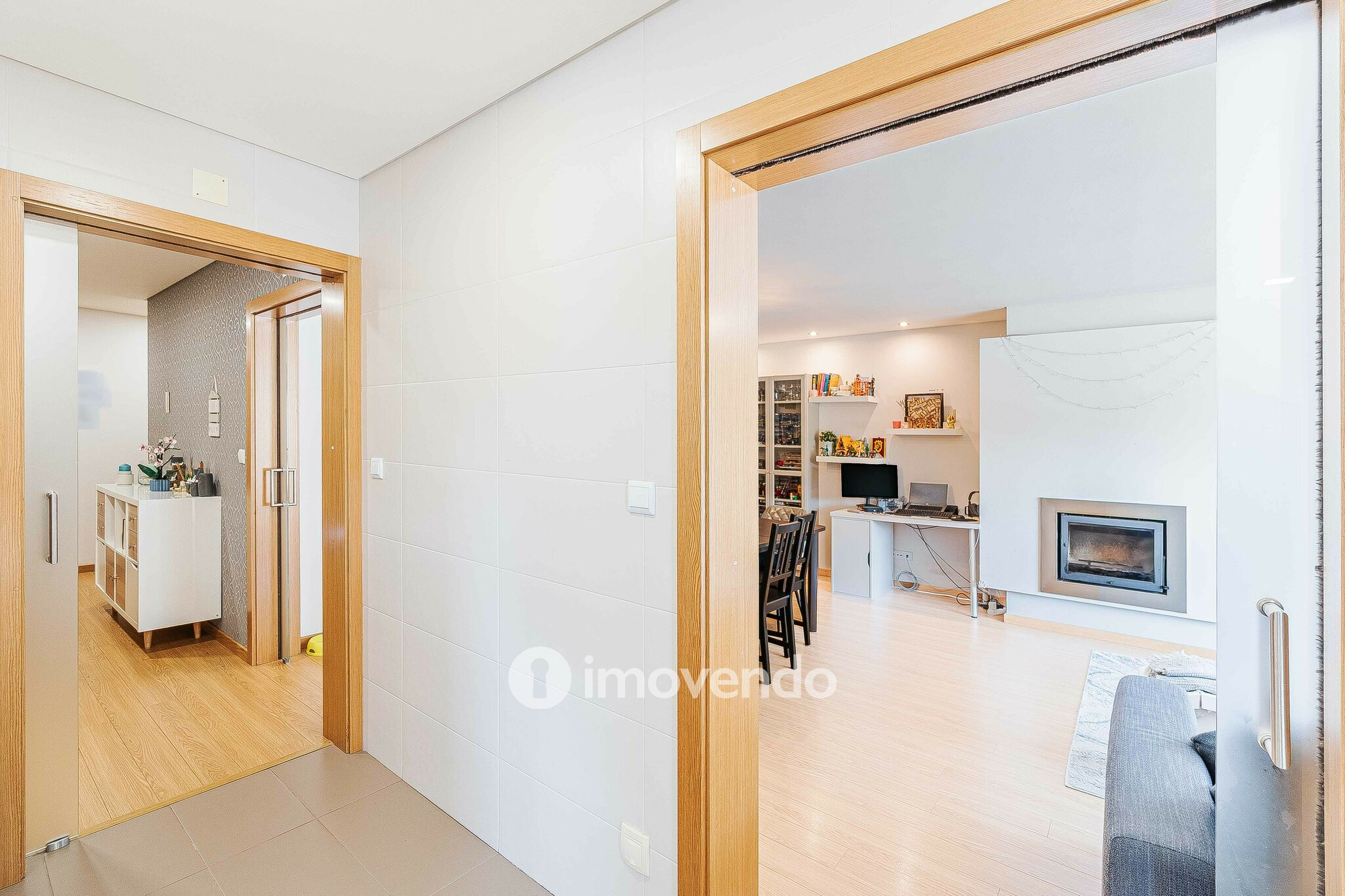 Apartamento T3 com garagem e cozinha equipada, em Alverca