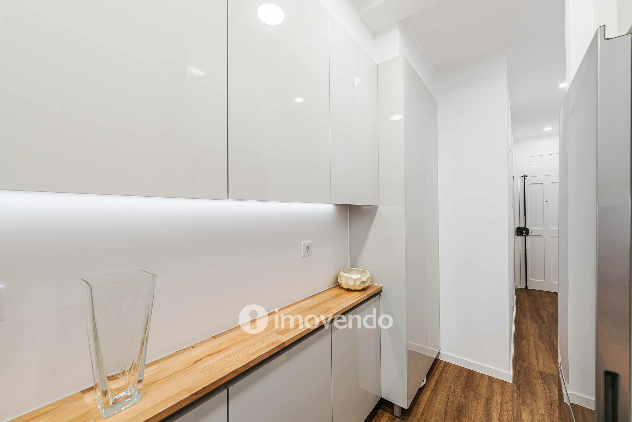 Apartamento T2 remodelado, com pátio e cozinha equipada, em Lisboa