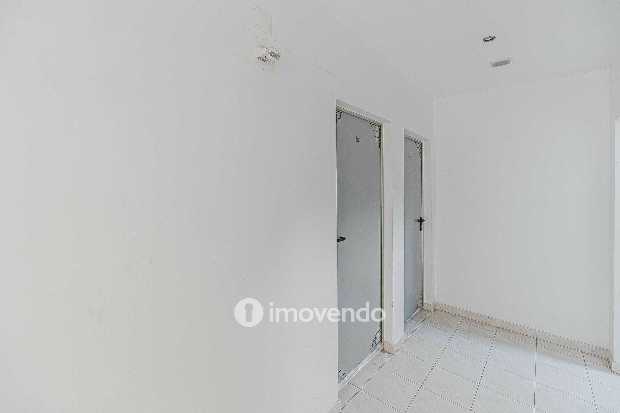 Apartamento T3 com garagem e cozinha equipada, em Alverca