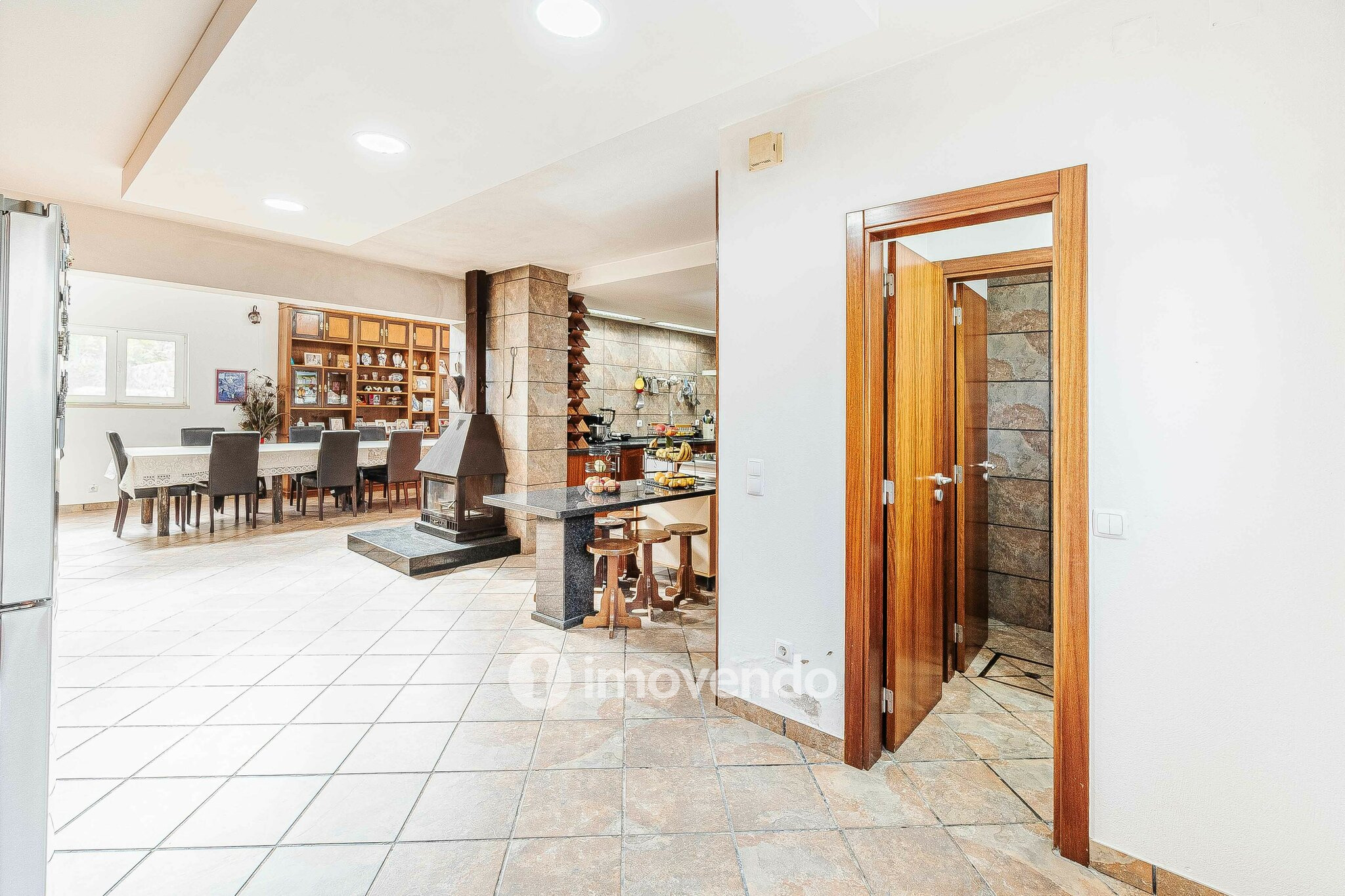 Quinta T3 isolada, com 14.500m² de terreno e piscina, em Loures