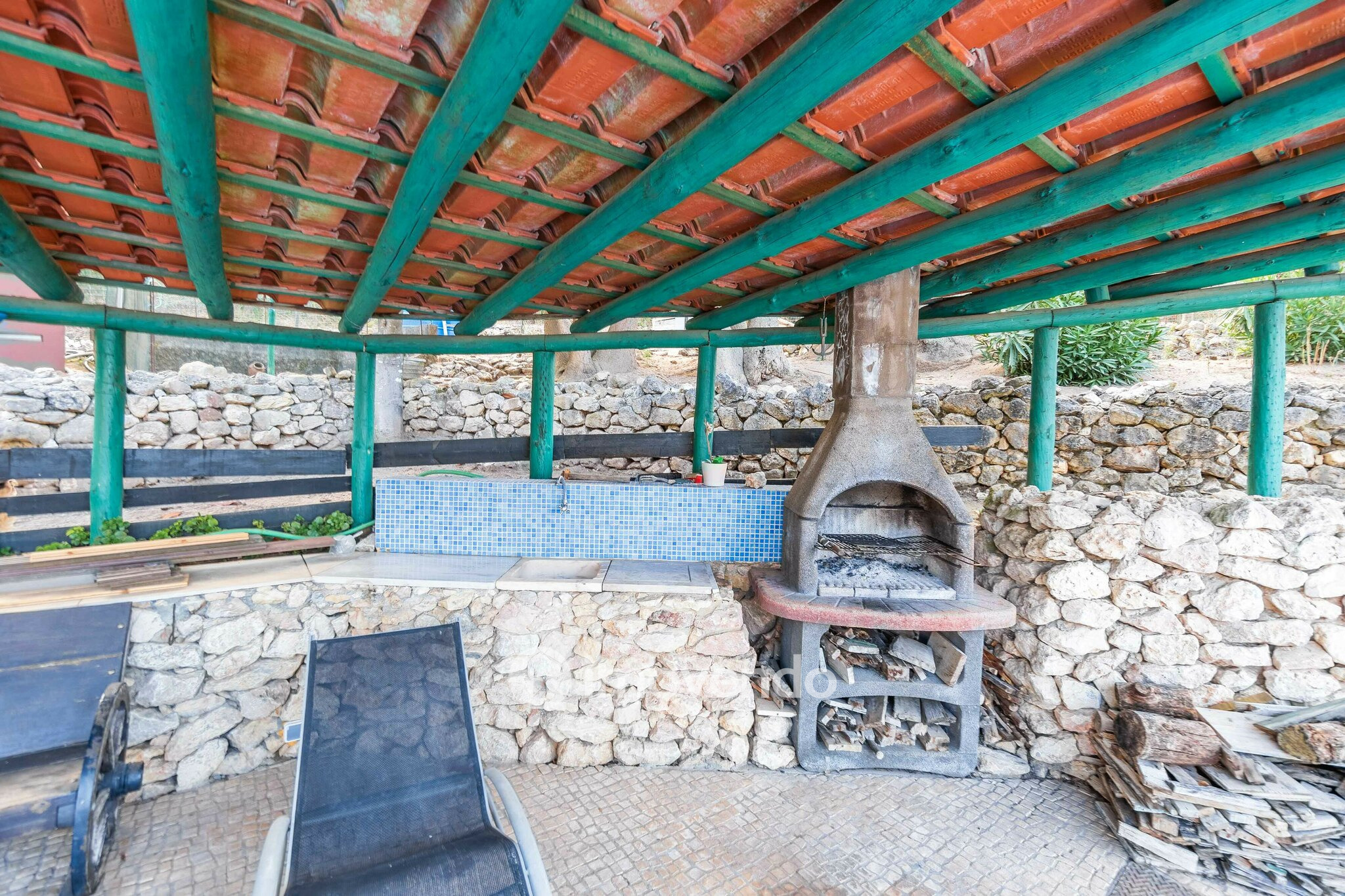 Quinta T3 isolada, com 14.500m² de terreno e piscina, em Loures