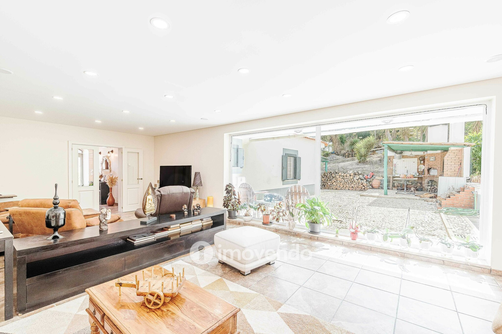 Quinta T3 isolada, com 14.500m² de terreno e piscina, em Loures