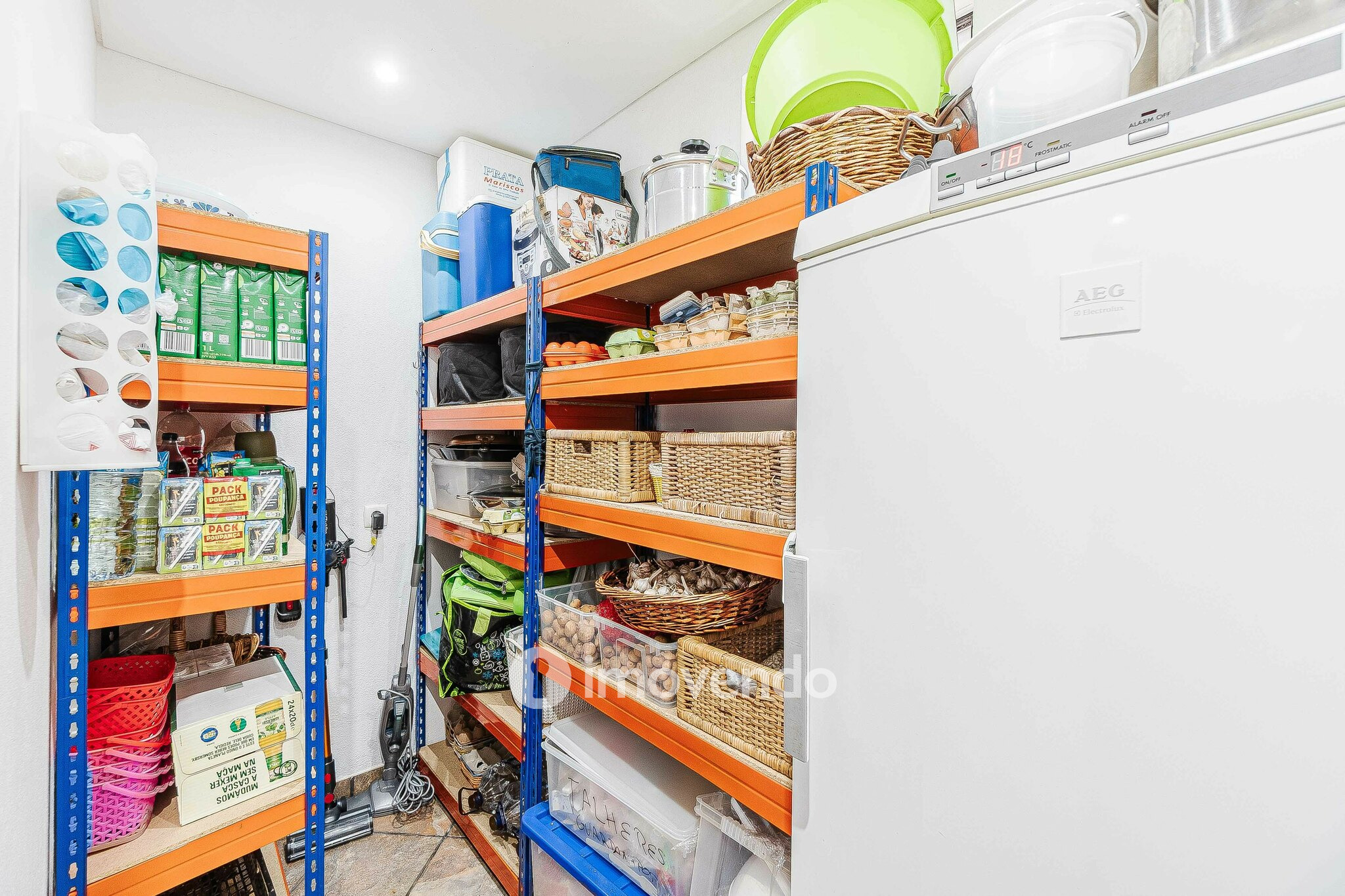 Quinta T3 isolada, com 14.500m² de terreno e piscina, em Loures