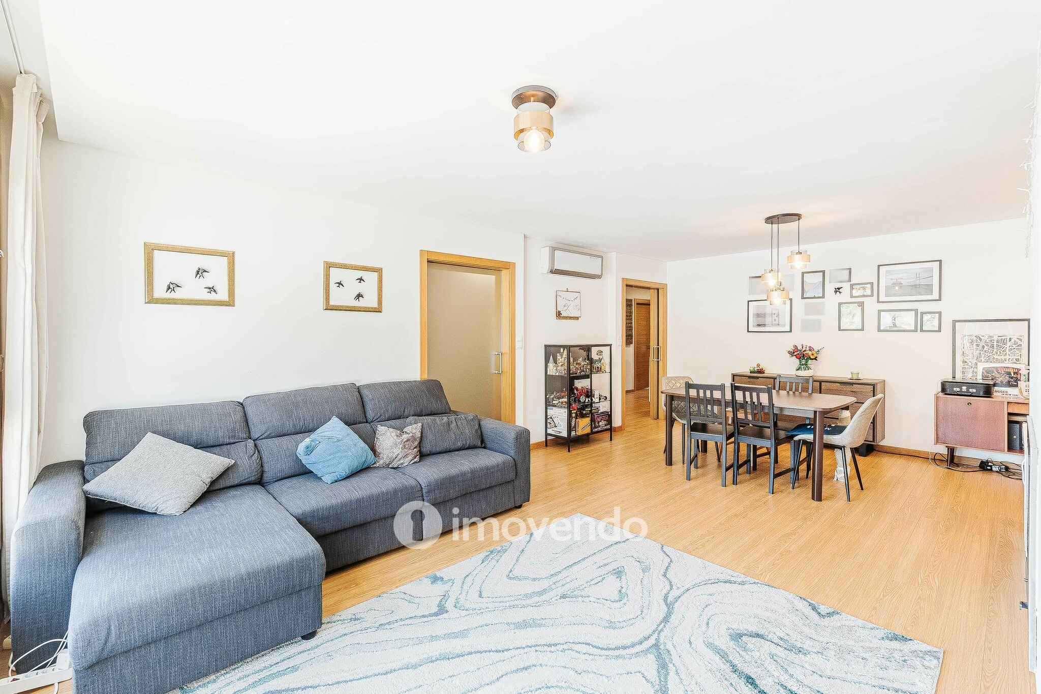 Apartamento T3 com garagem e cozinha equipada, em Alverca