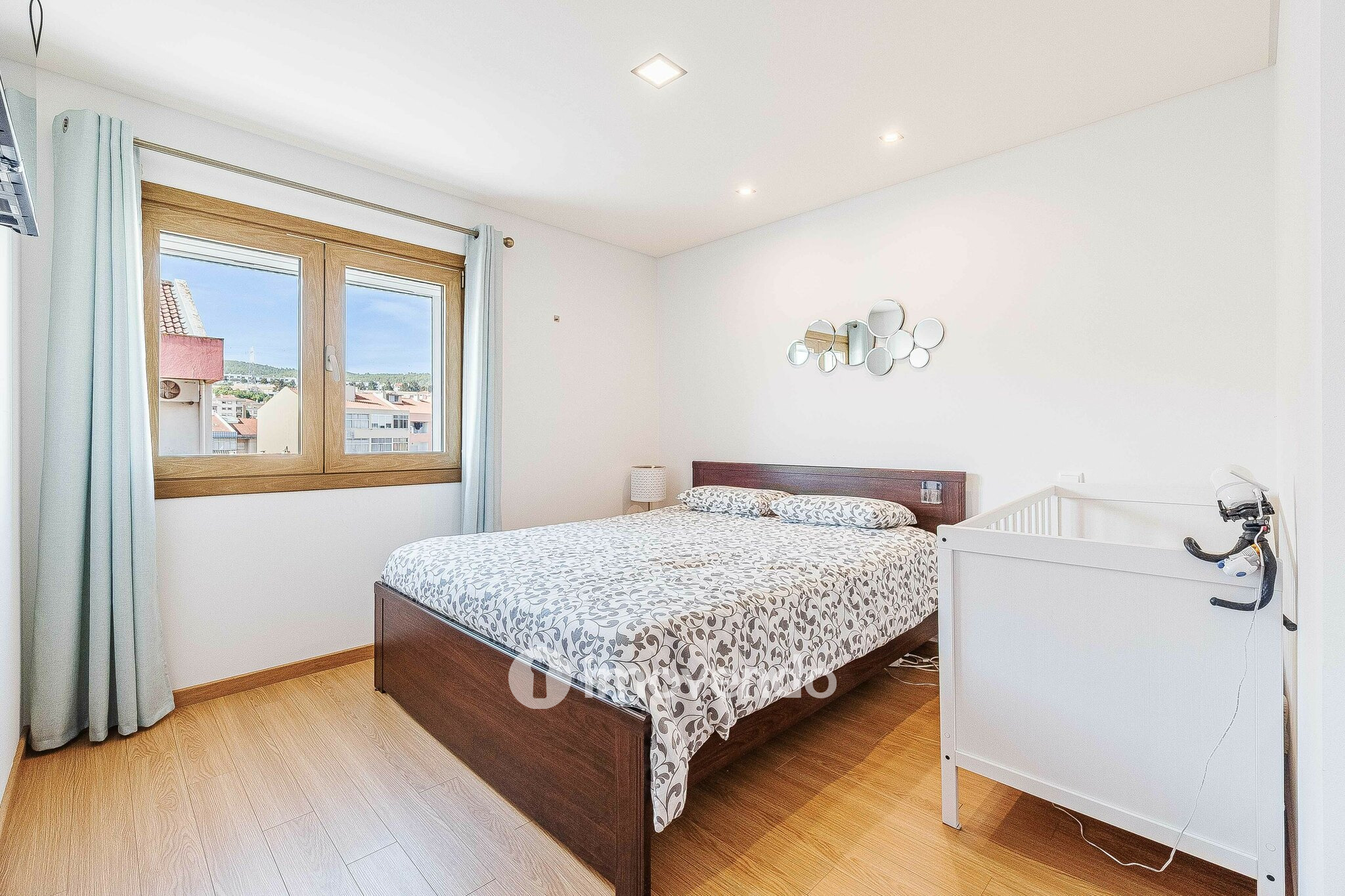 Apartamento T3 com garagem e cozinha equipada, em Alverca