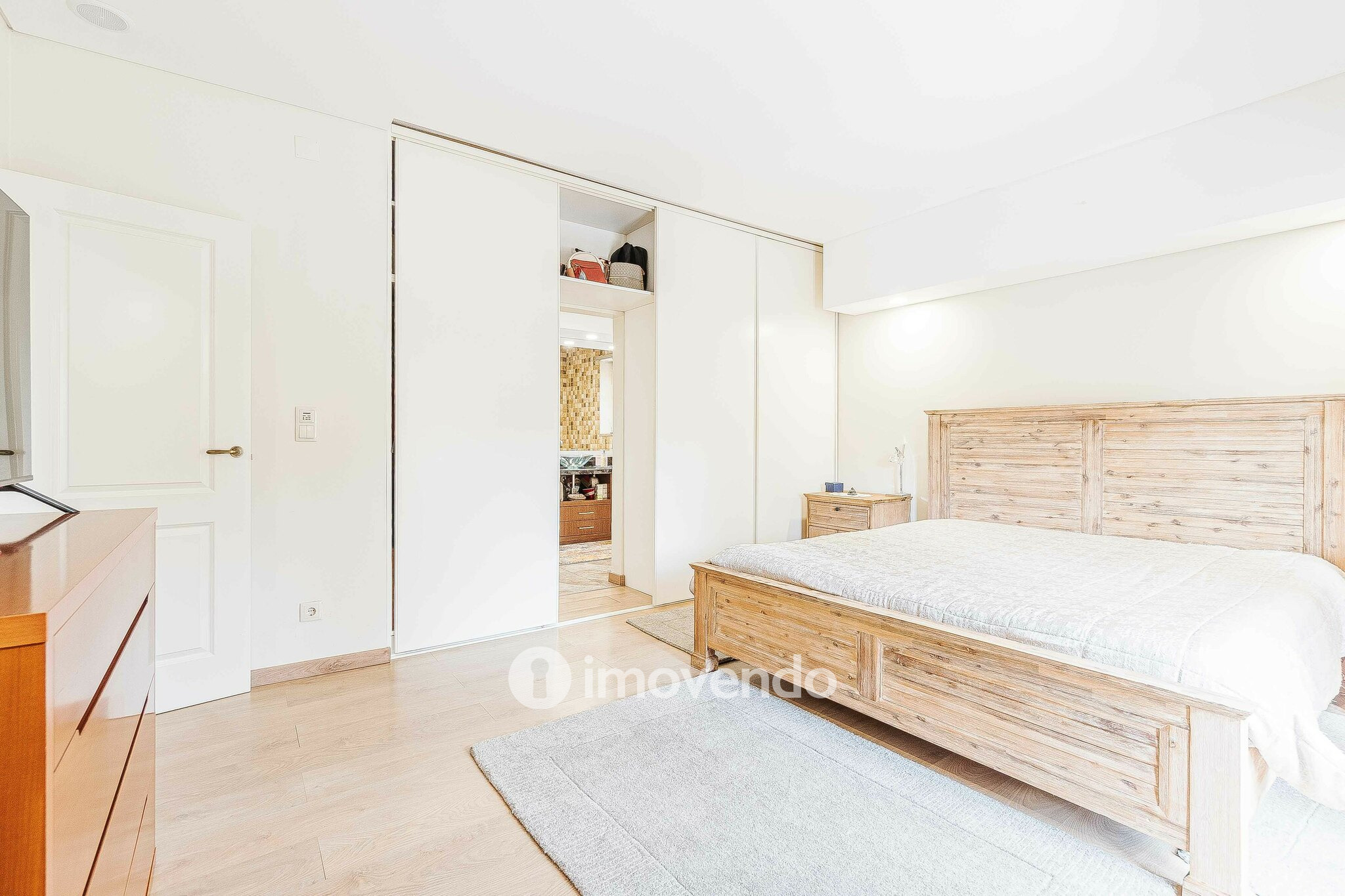 Quinta T3 isolada, com 14.500m² de terreno e piscina, em Loures