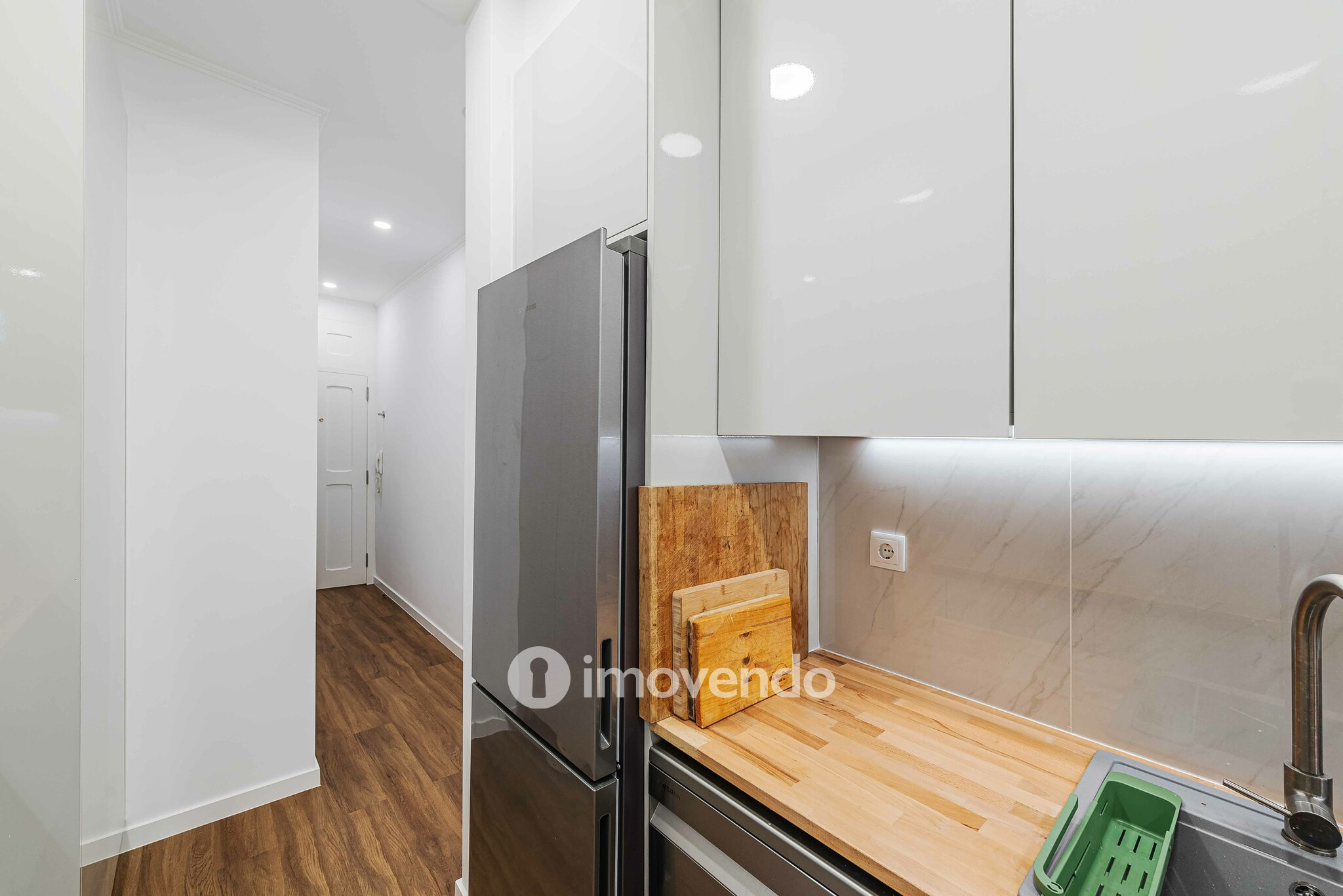 Apartamento T2 remodelado, com pátio e cozinha equipada, em Lisboa