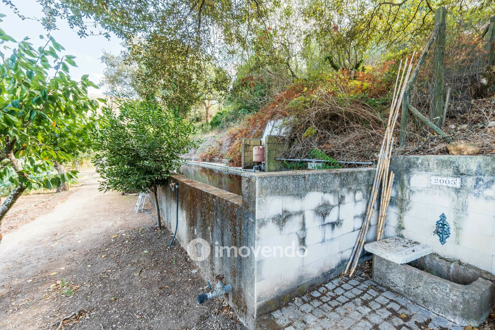 Quinta T3 isolada, com 14.500m² de terreno e piscina, em Loures