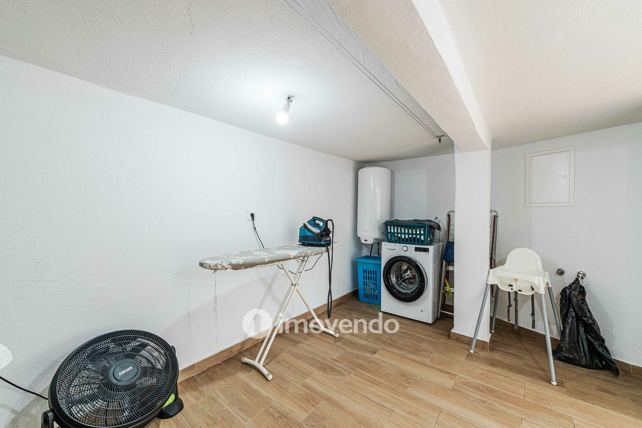 Apartamento T2 remodelado, com pátio e cozinha equipada, em Lisboa