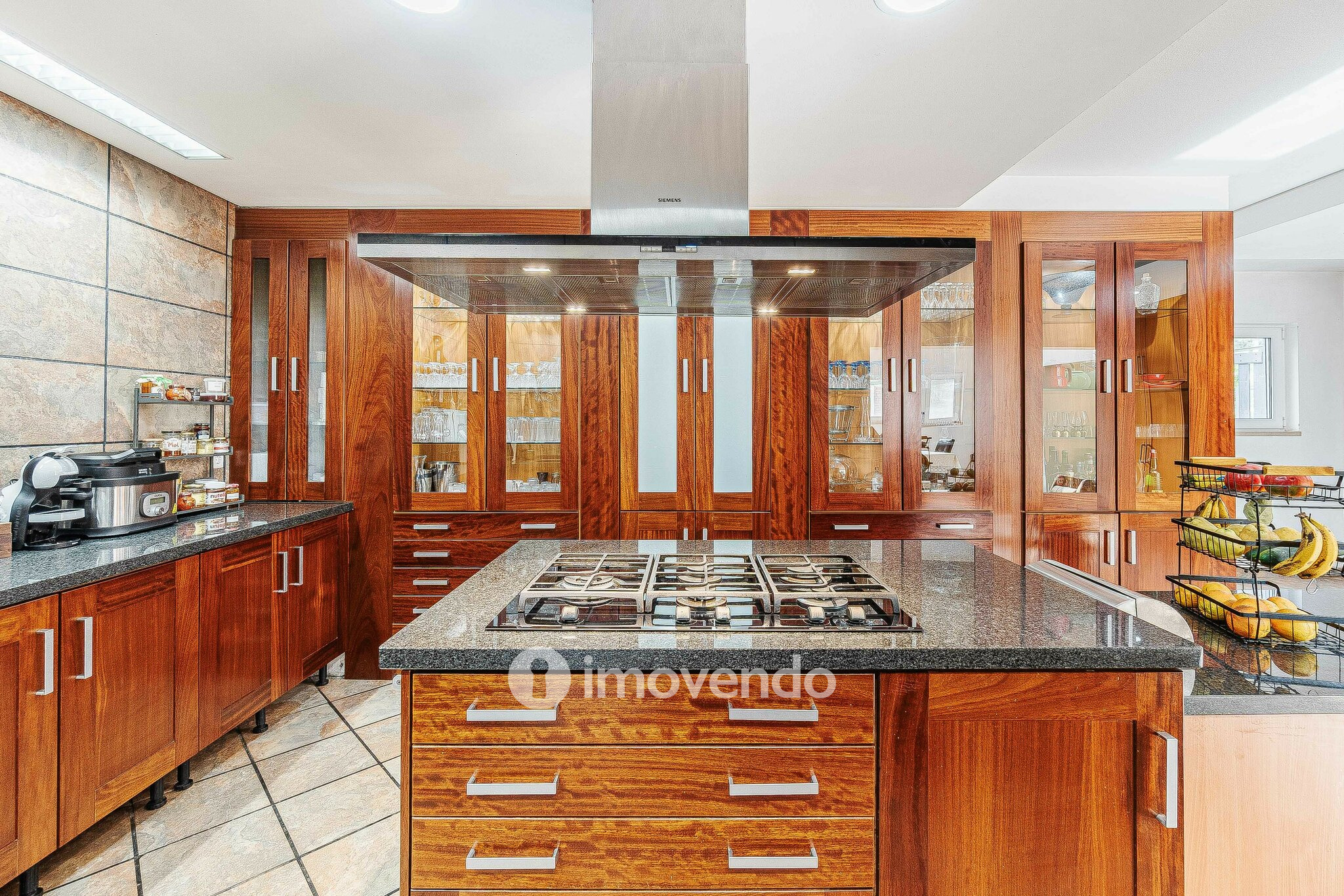 Quinta T3 isolada, com 14.500m² de terreno e piscina, em Loures