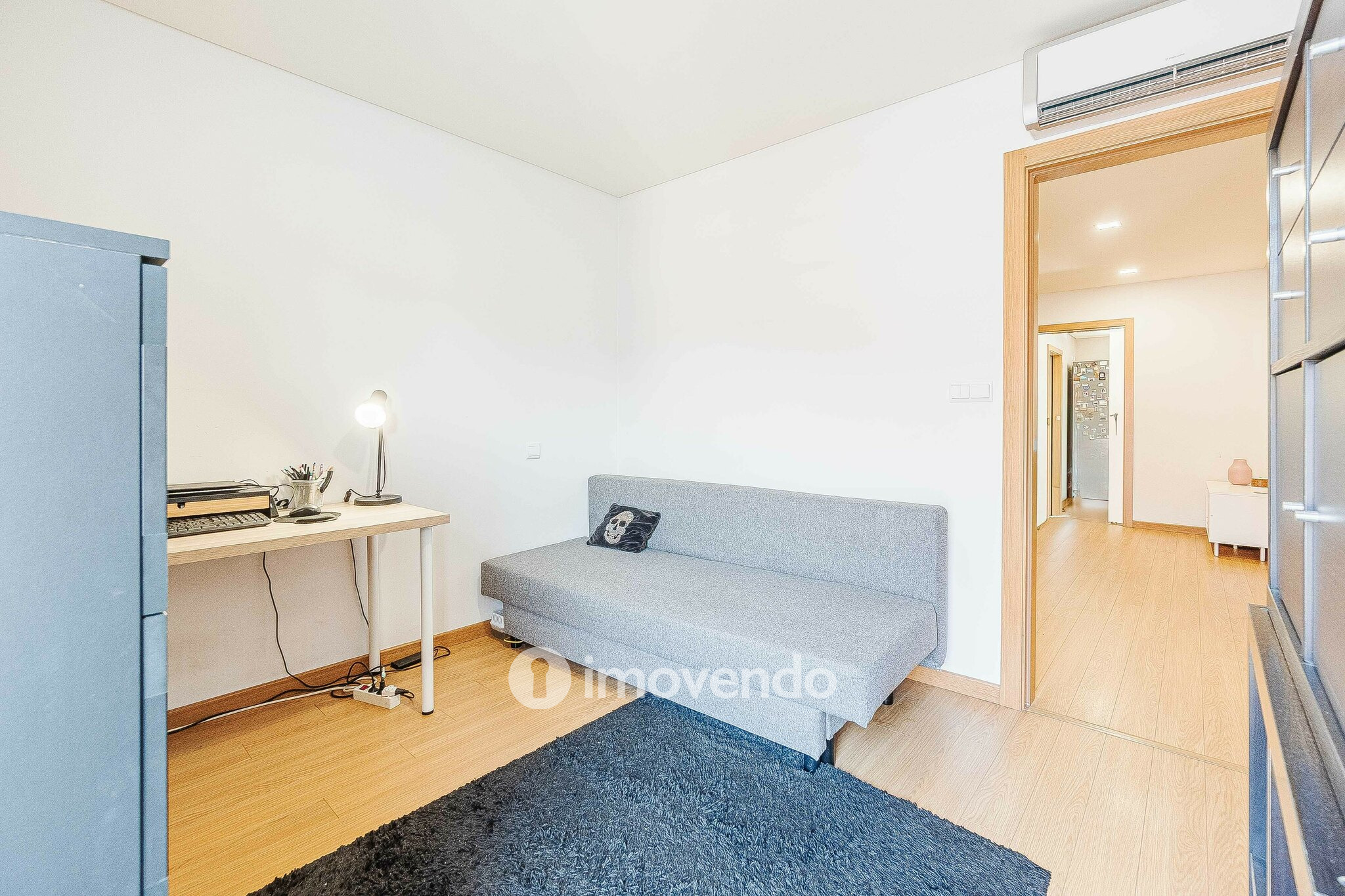 Apartamento T3 com garagem e cozinha equipada, em Alverca