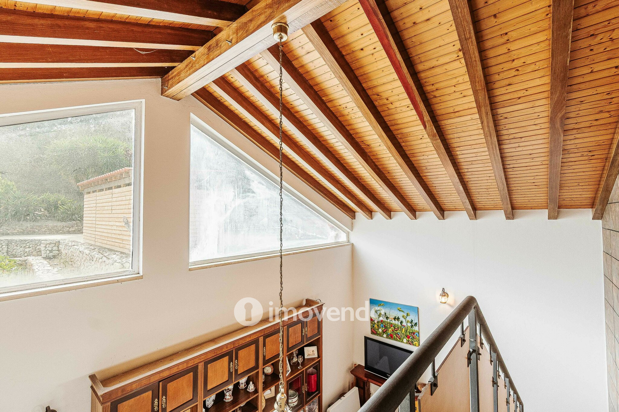 Quinta T3 isolada, com 14.500m² de terreno e piscina, em Loures