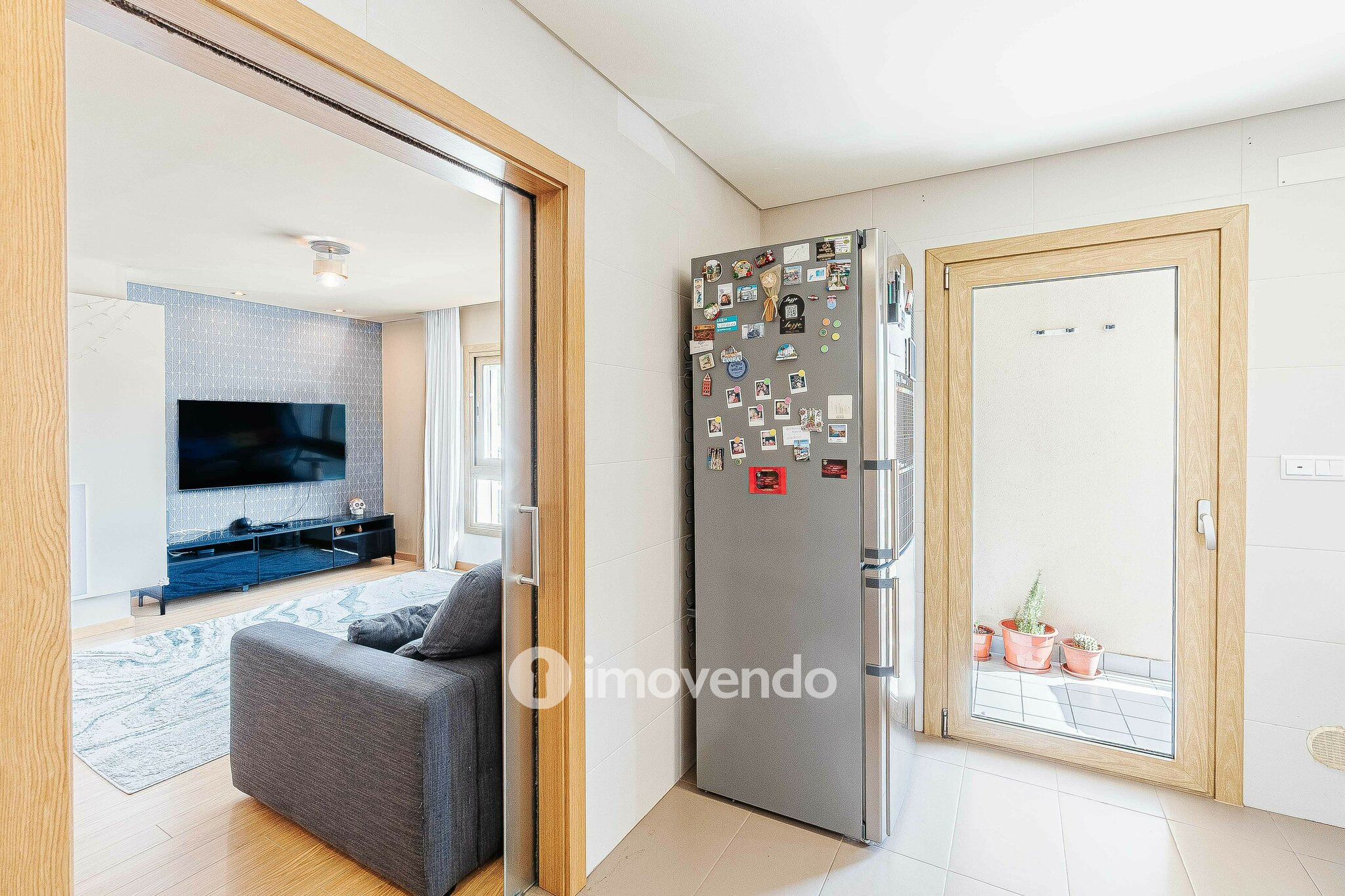 Apartamento T3 com garagem e cozinha equipada, em Alverca