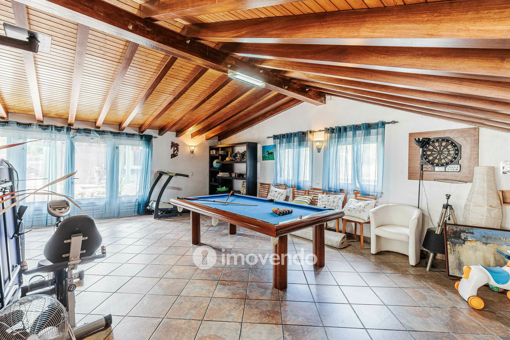 Quinta T3 isolada, com 14.500m² de terreno e piscina, em Loures