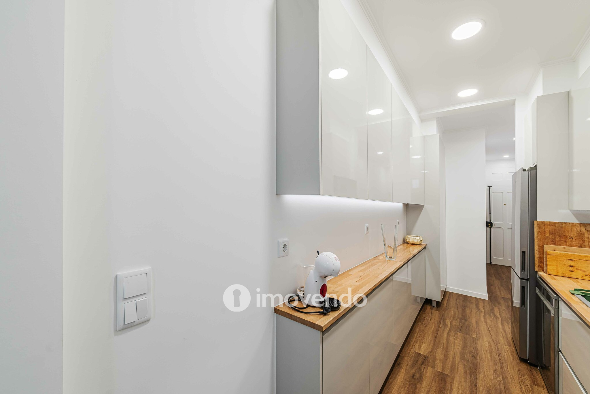 Apartamento T2 remodelado, com pátio e cozinha equipada, em Lisboa