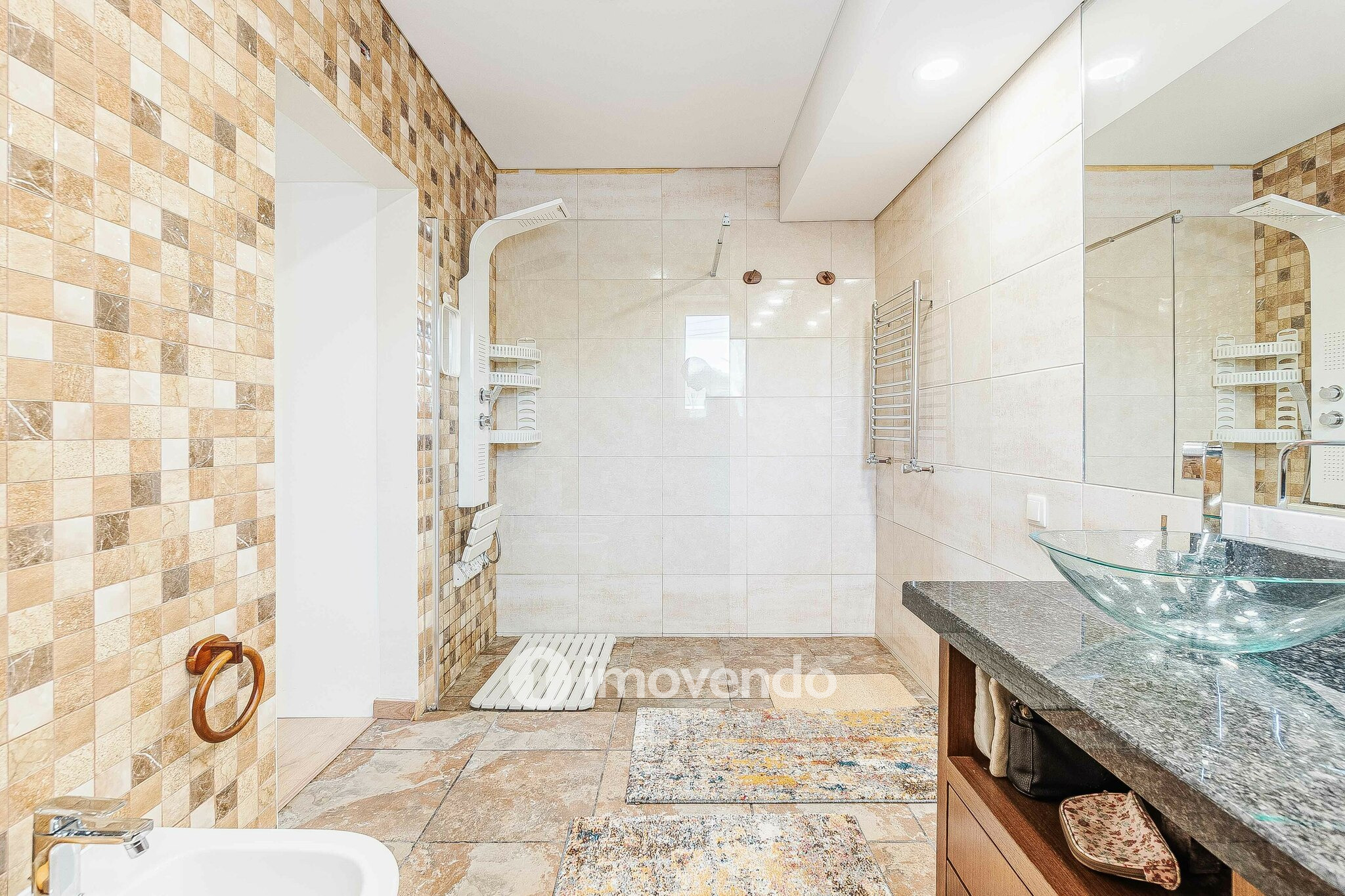 Quinta T3 isolada, com 14.500m² de terreno e piscina, em Loures