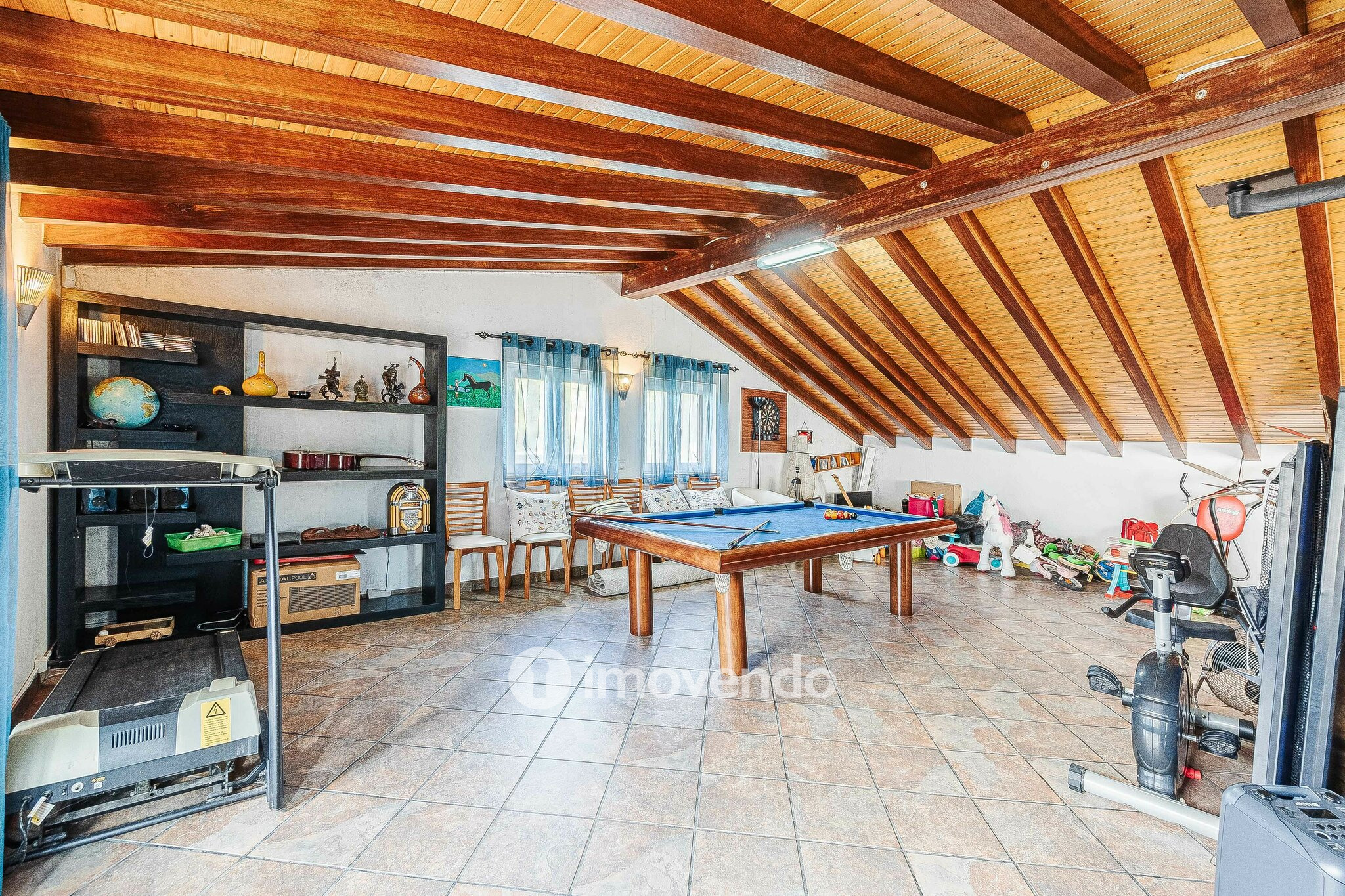 Quinta T3 isolada, com 14.500m² de terreno e piscina, em Loures