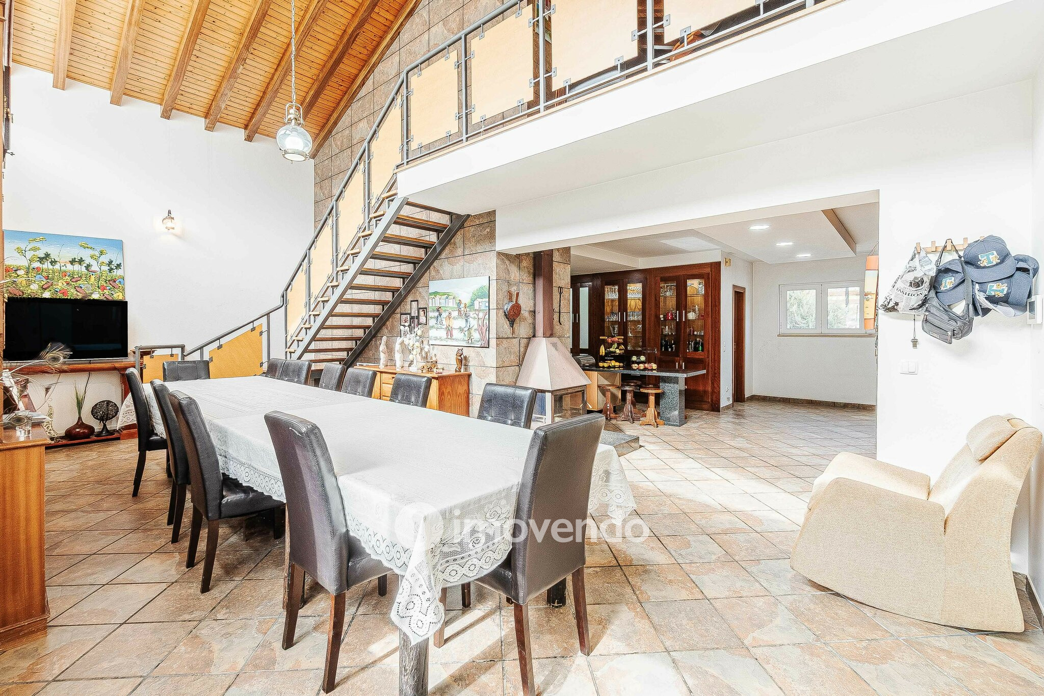 Quinta T3 isolada, com 14.500m² de terreno e piscina, em Loures