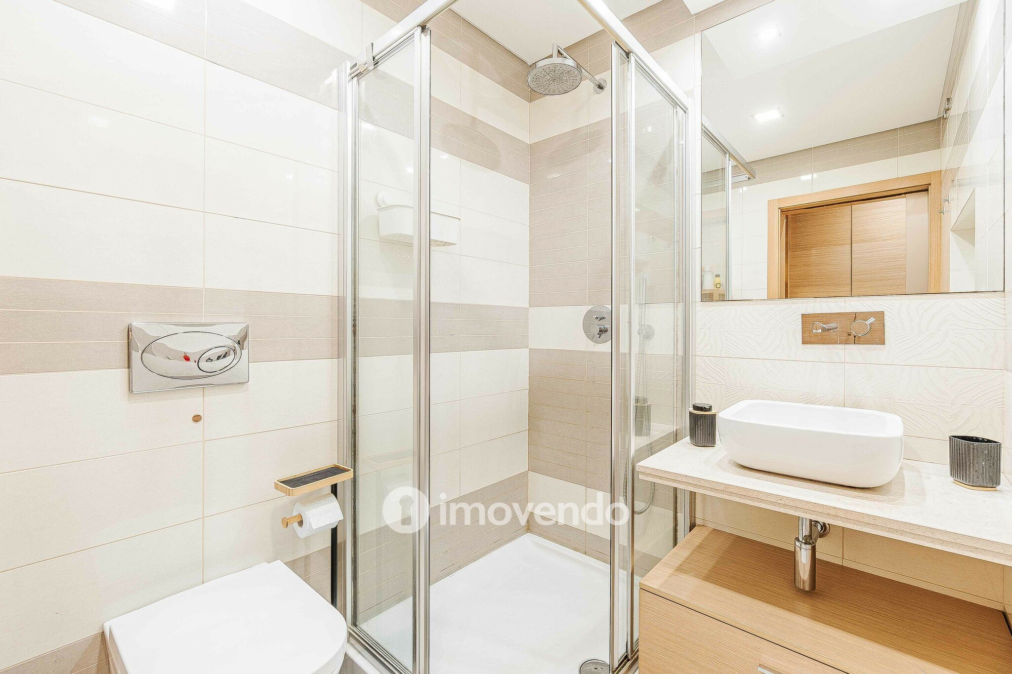 Apartamento T3 com garagem e cozinha equipada, em Alverca