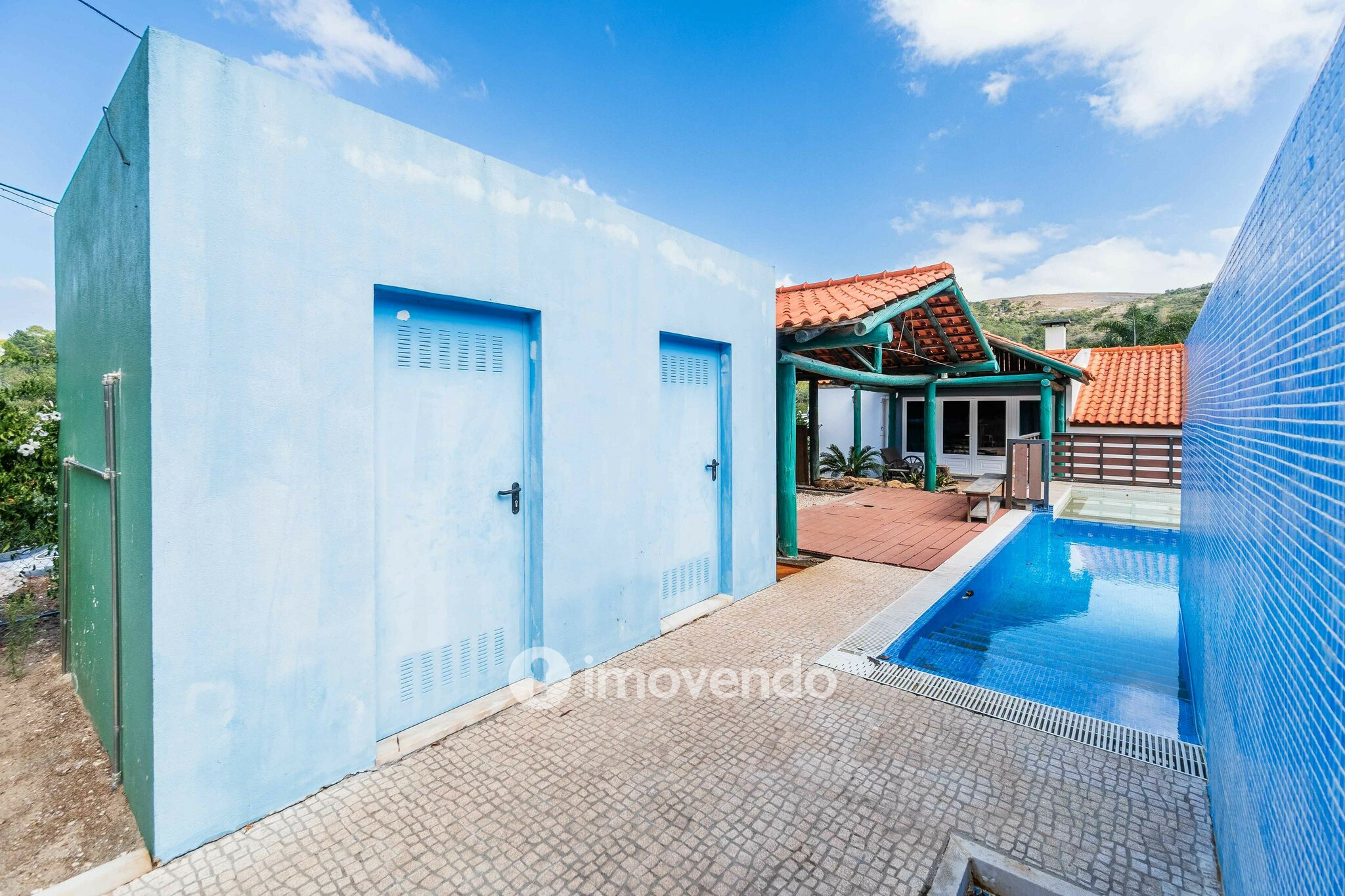 Quinta T3 isolada, com 14.500m² de terreno e piscina, em Loures