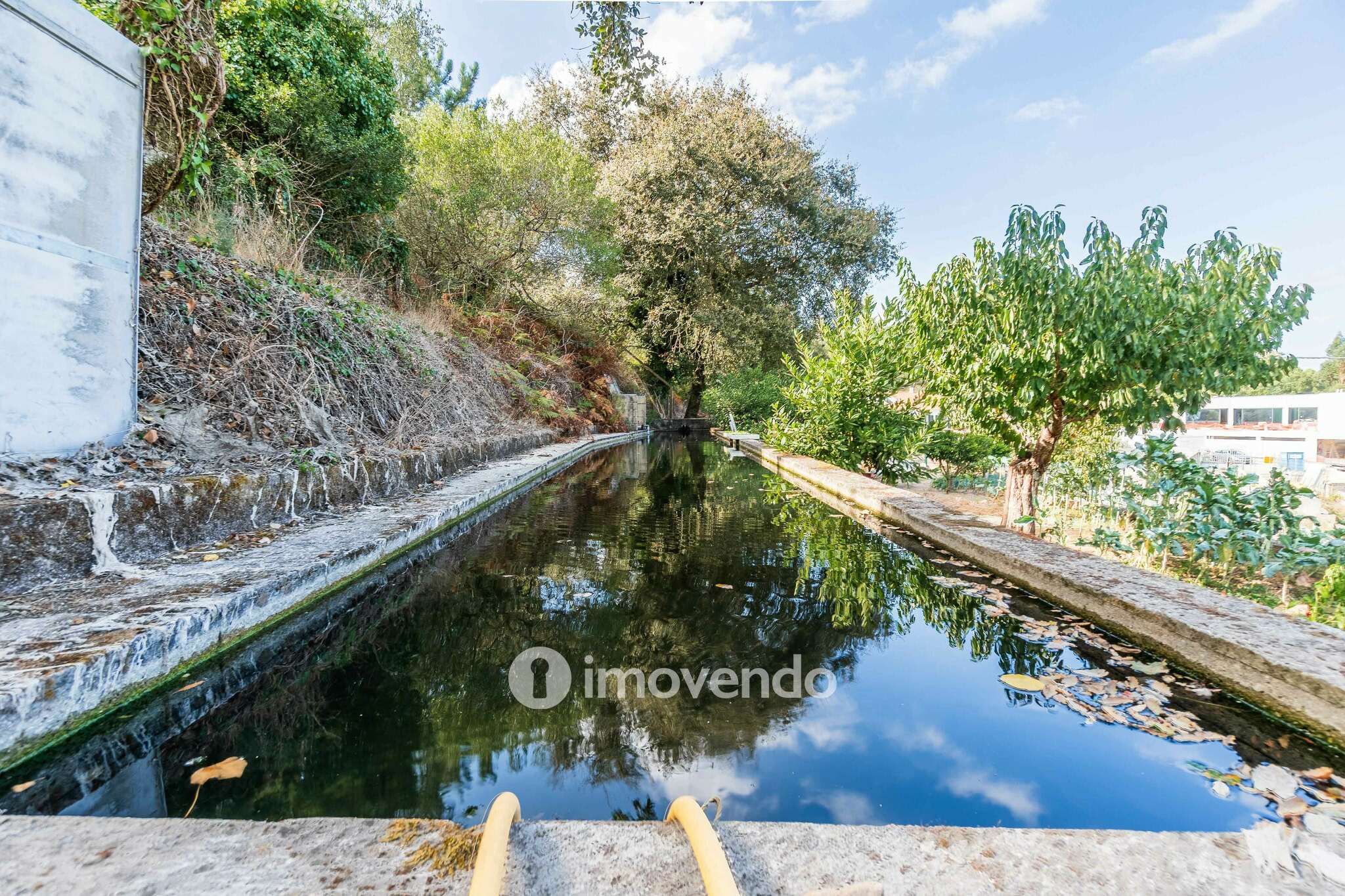 Quinta T3 isolada, com 14.500m² de terreno e piscina, em Loures