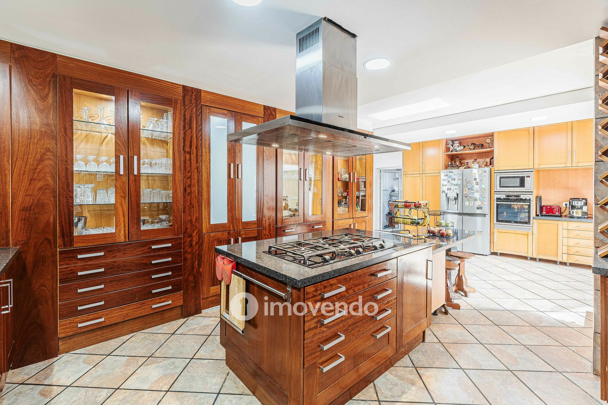 Quinta T3 isolada, com 14.500m² de terreno e piscina, em Loures