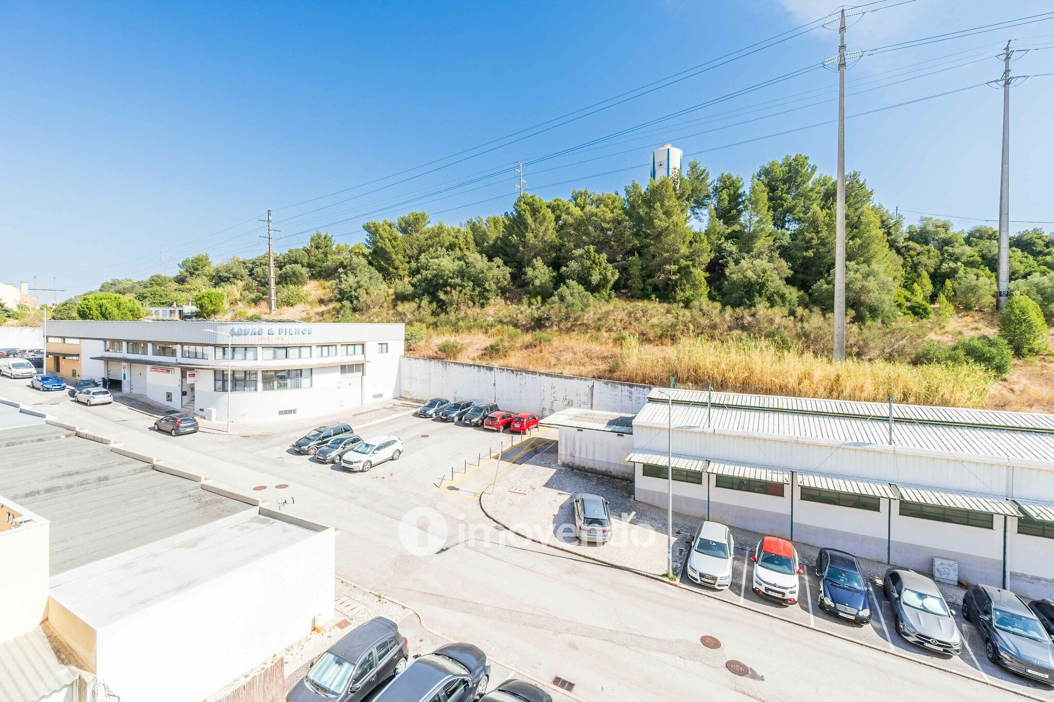 Apartamento T3 com garagem e cozinha equipada, em Alverca