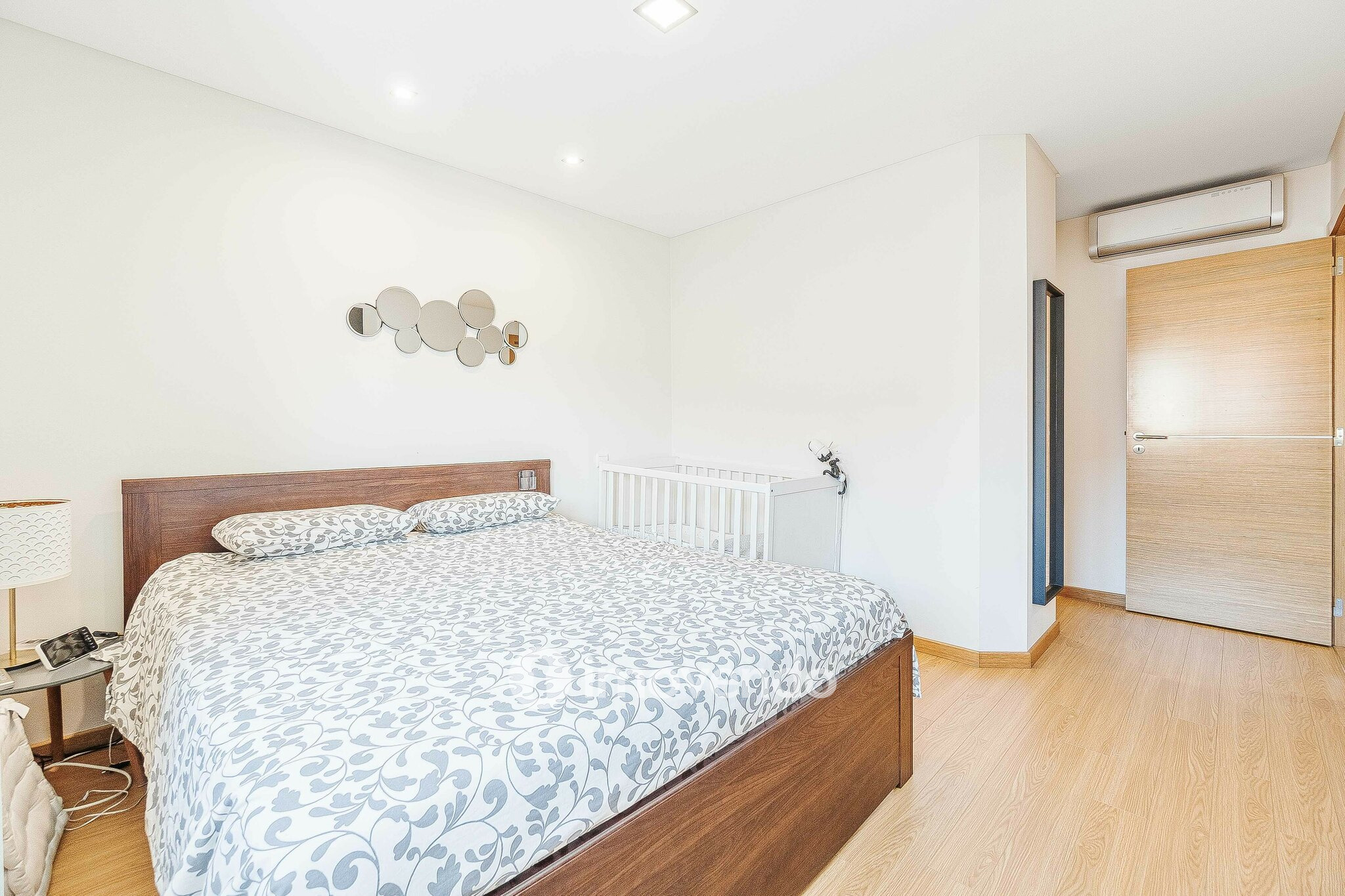 Apartamento T3 com garagem e cozinha equipada, em Alverca