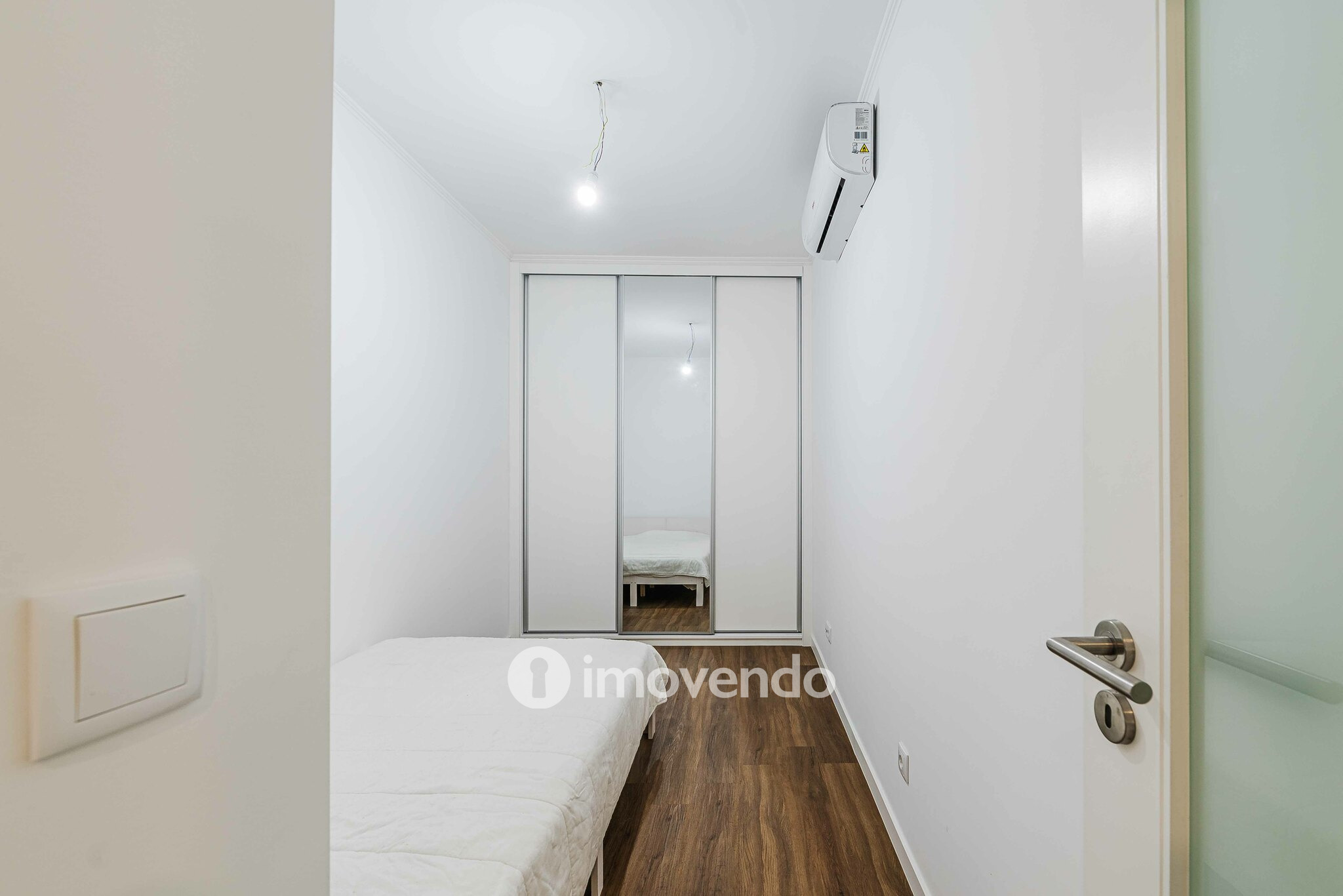 Apartamento T2 remodelado, com pátio e cozinha equipada, em Lisboa