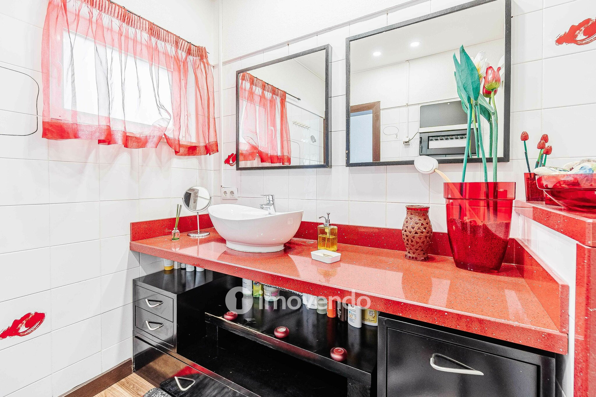 Quinta T3 isolada, com 14.500m² de terreno e piscina, em Loures