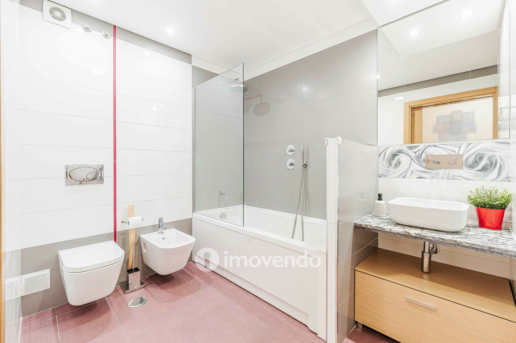 Apartamento T3 com garagem e cozinha equipada, em Alverca