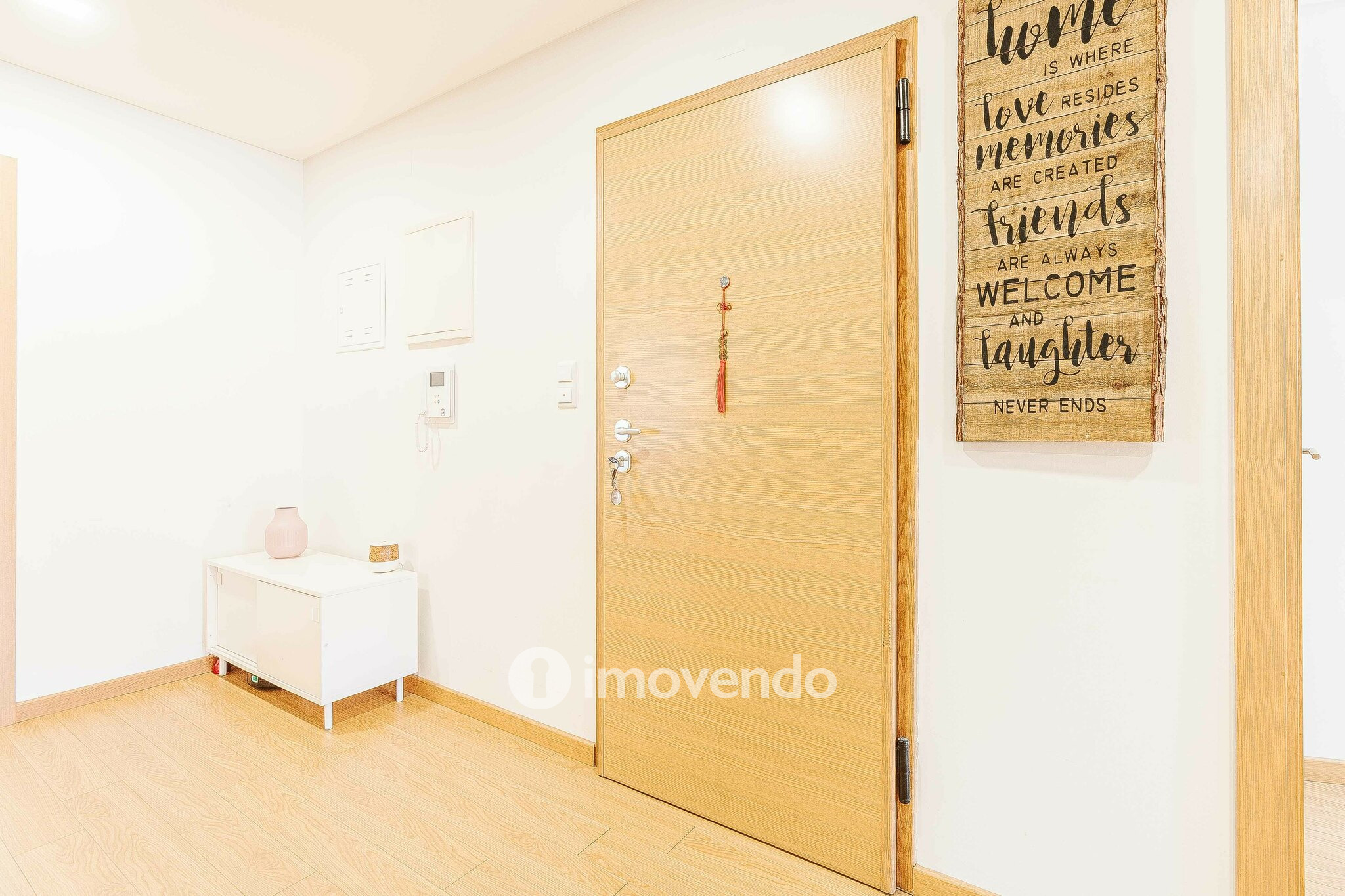 Apartamento T3 com garagem e cozinha equipada, em Alverca