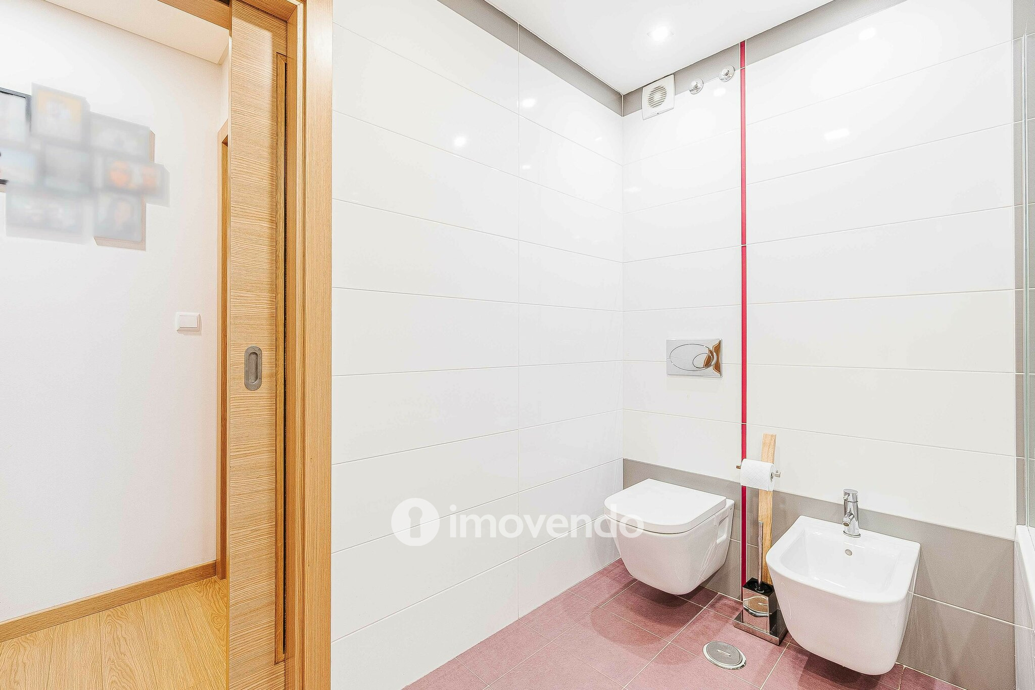 Apartamento T3 com garagem e cozinha equipada, em Alverca