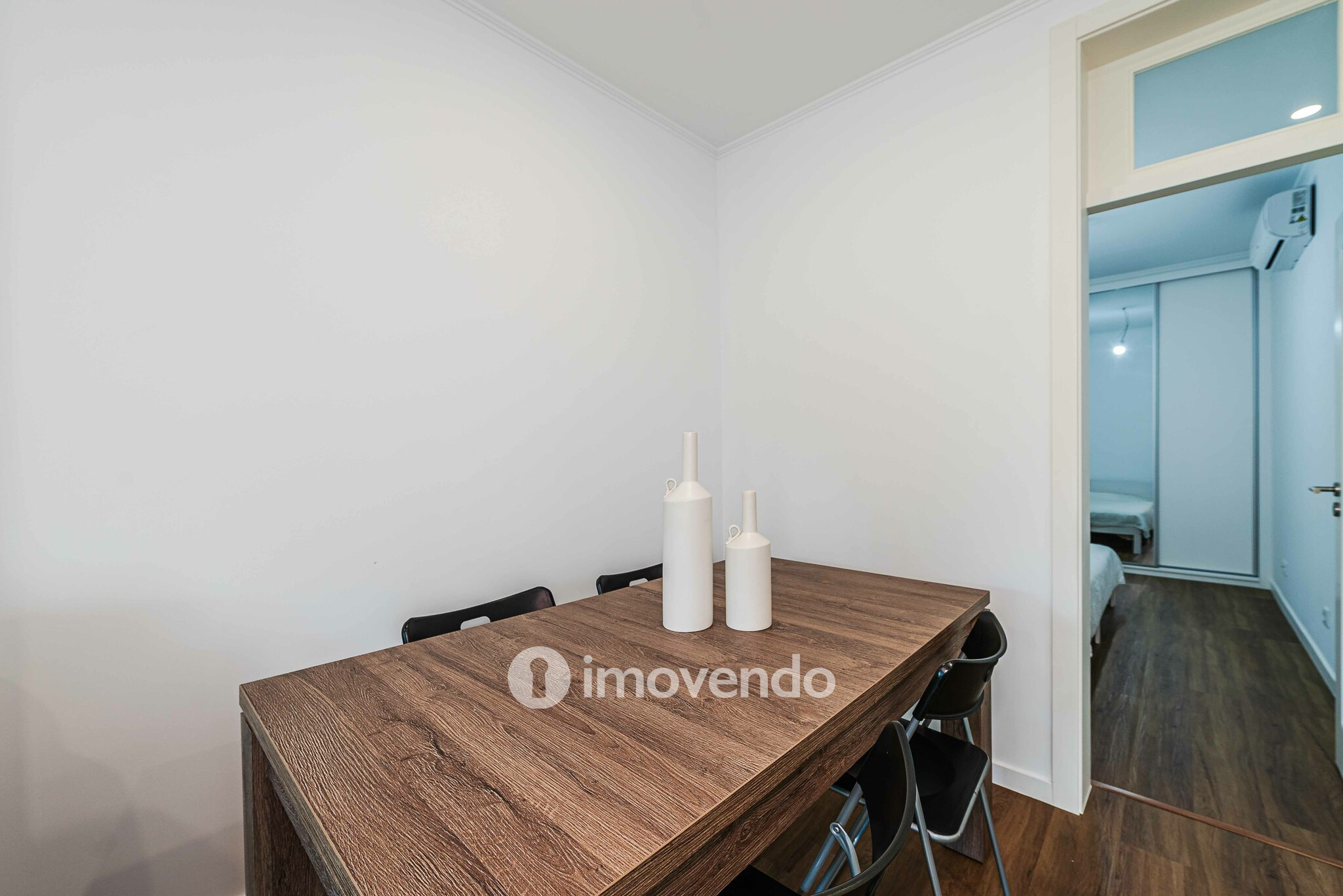 Apartamento T2 remodelado, com pátio e cozinha equipada, em Lisboa