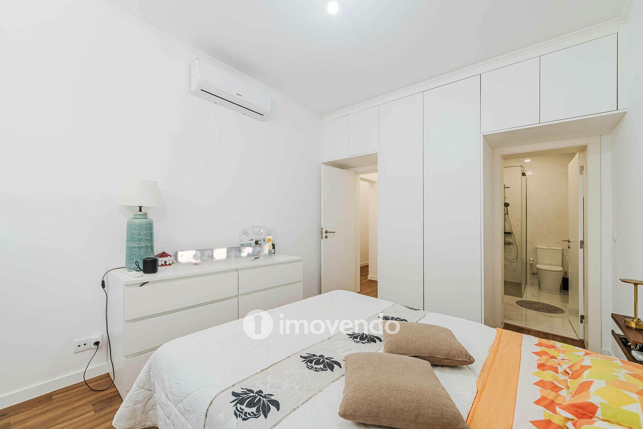 Apartamento T2 remodelado, com pátio e cozinha equipada, em Lisboa