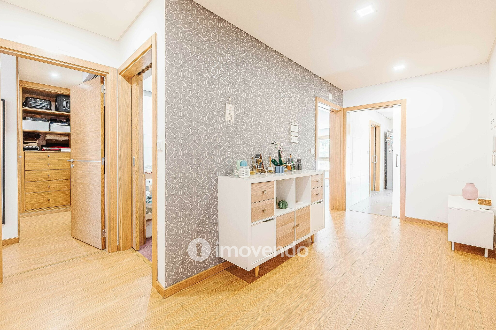 Apartamento T3 com garagem e cozinha equipada, em Alverca